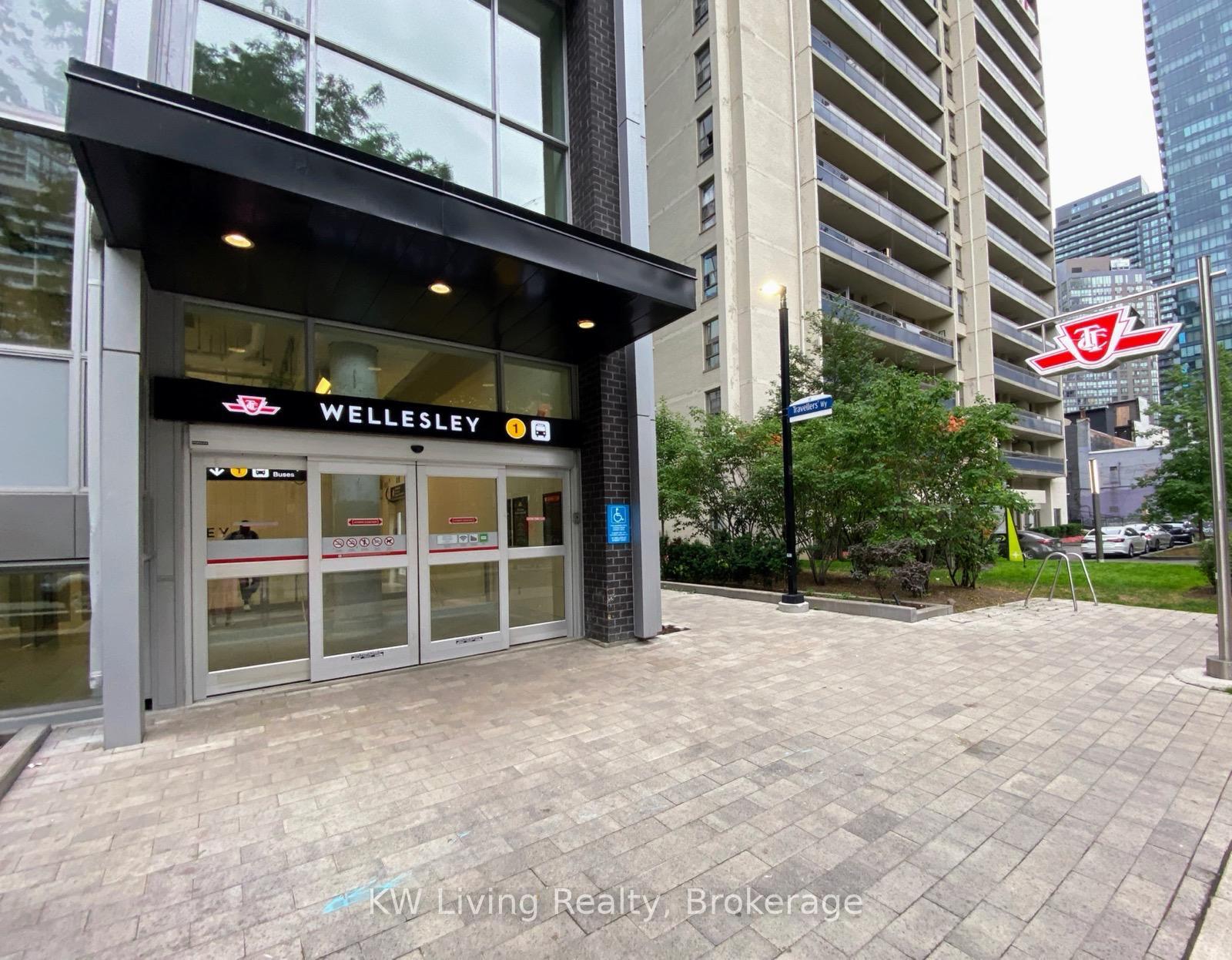 1 Bedroom Condo at 17 Dundonald,  Toronto For sale