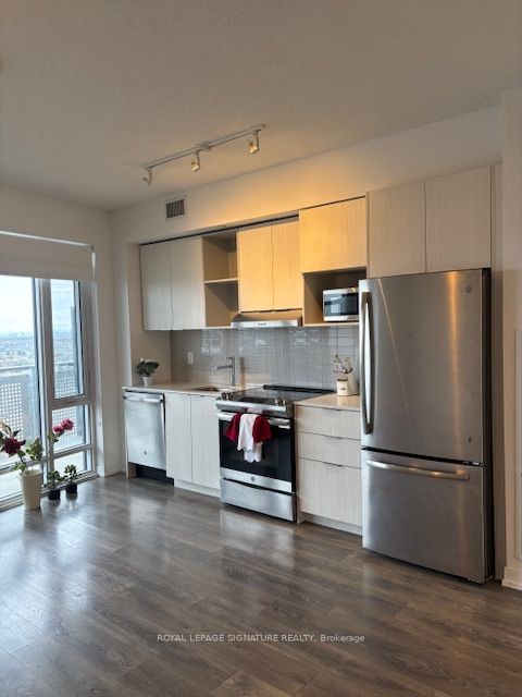 2520 Eglinton