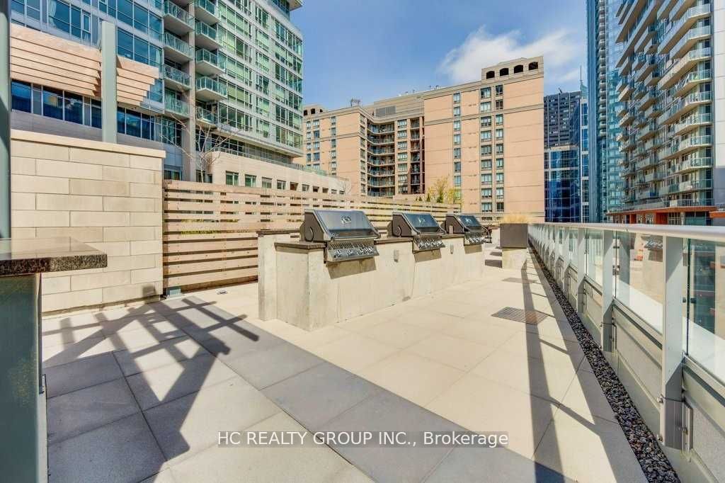 30 Nelson Street, #703