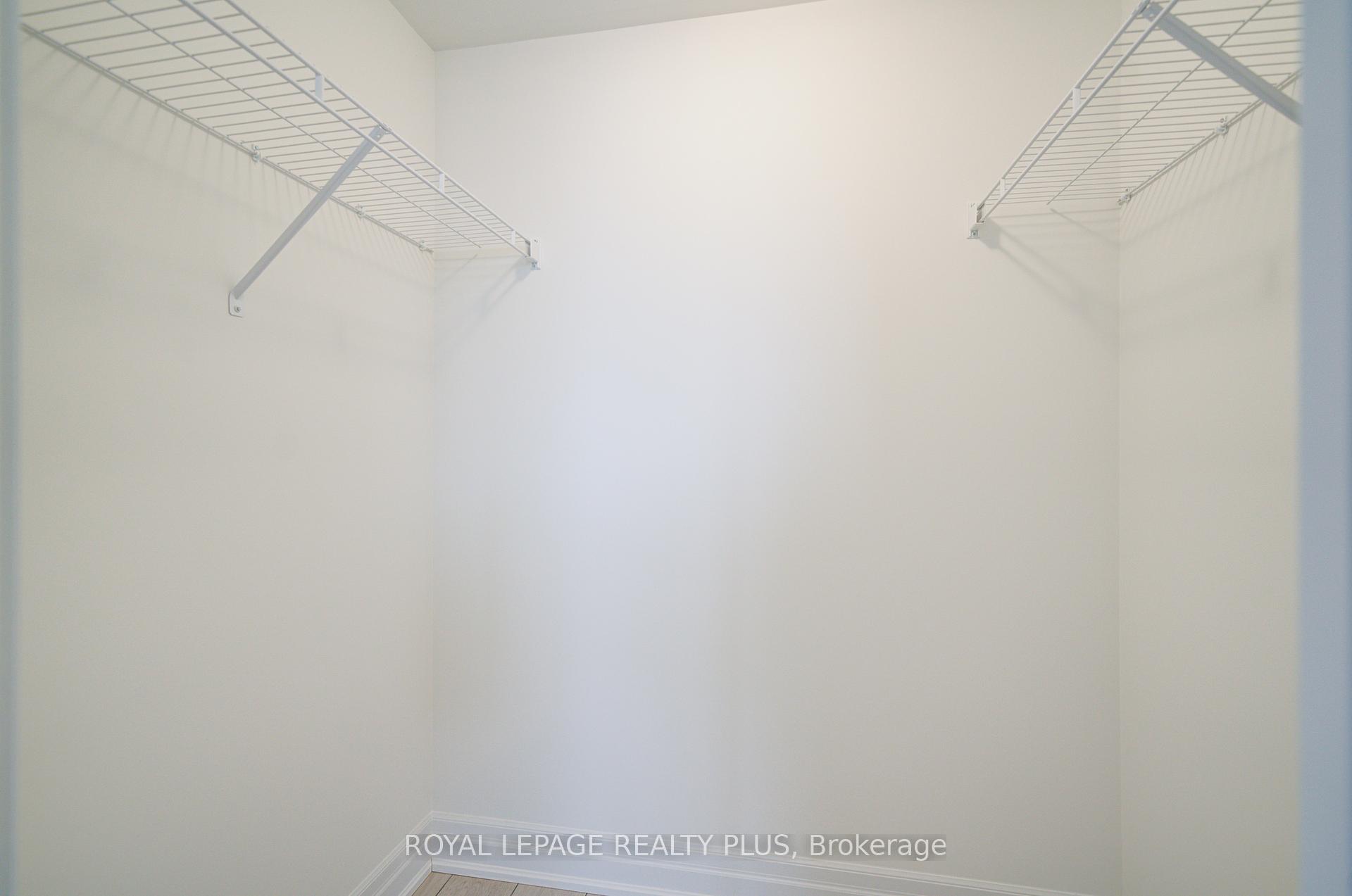 2 Bedrooms Condo at 30 Elm, Mississauga For sale