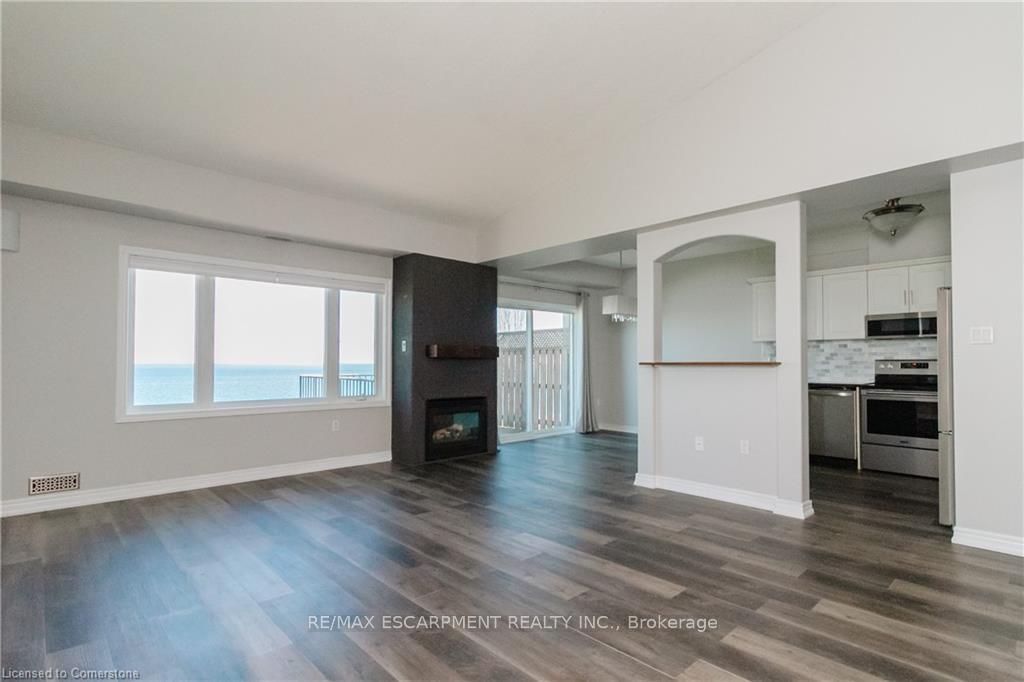 2 Bedrooms Condo at 515 North Service,  Hamilton For sale