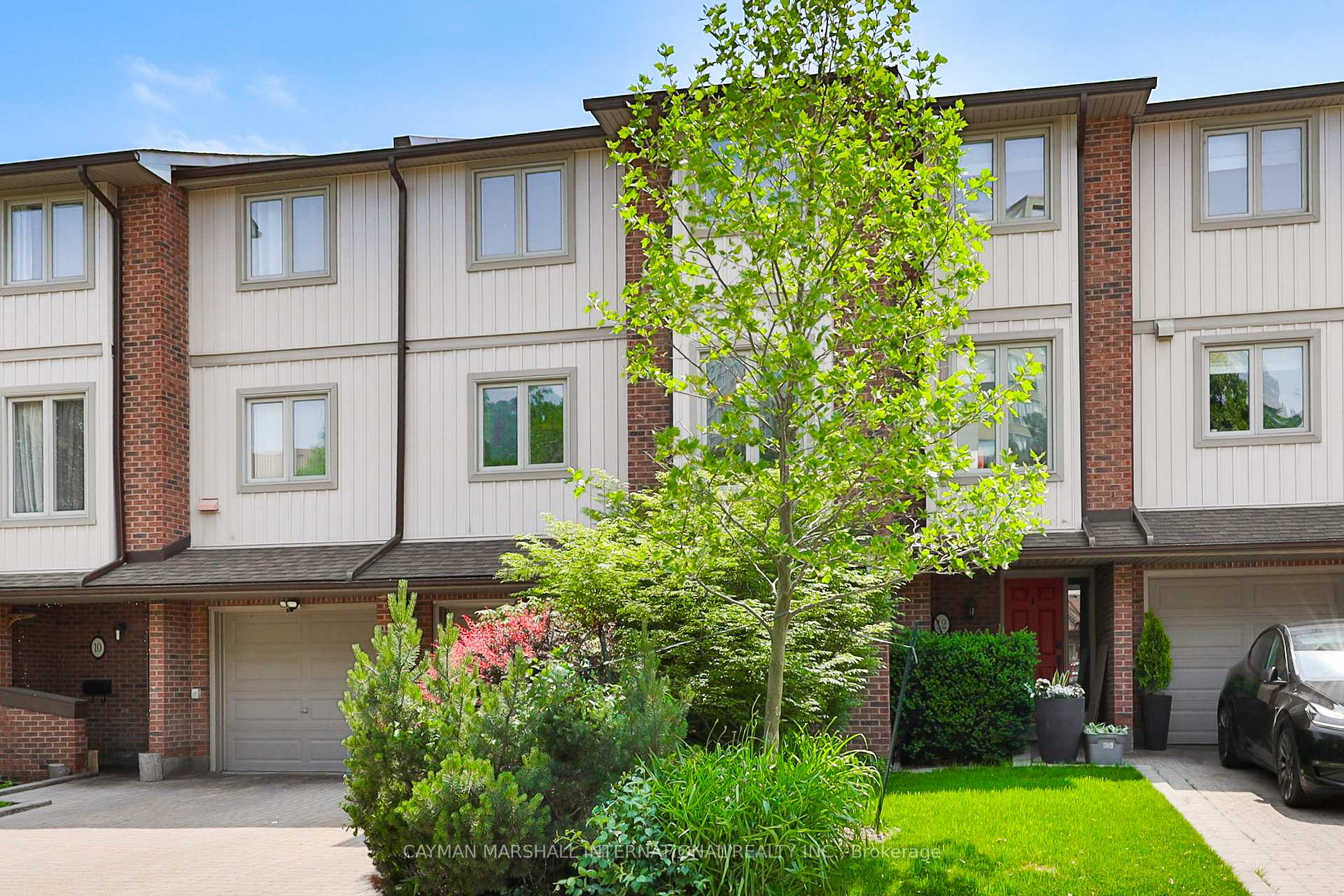3 Bedrooms Condo at 1160 Walden, Mississauga For sale