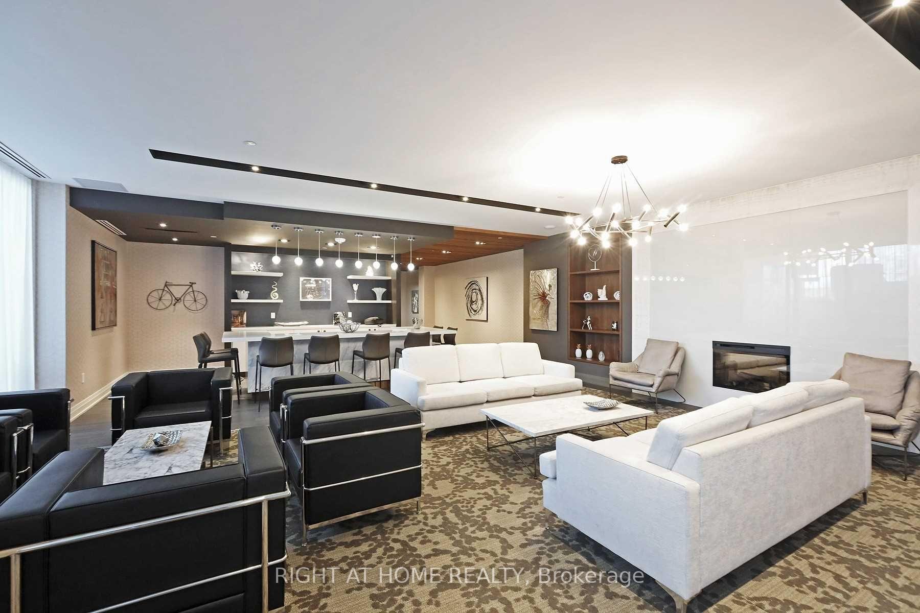 2 Bedrooms Condo at 39 Annie Craig, Toronto For sale