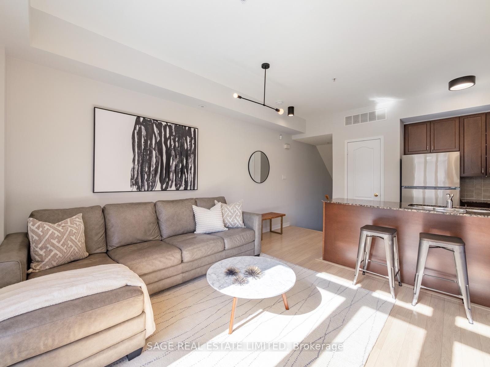 2 Bedrooms Condo at 78 Carr, Toronto For sale