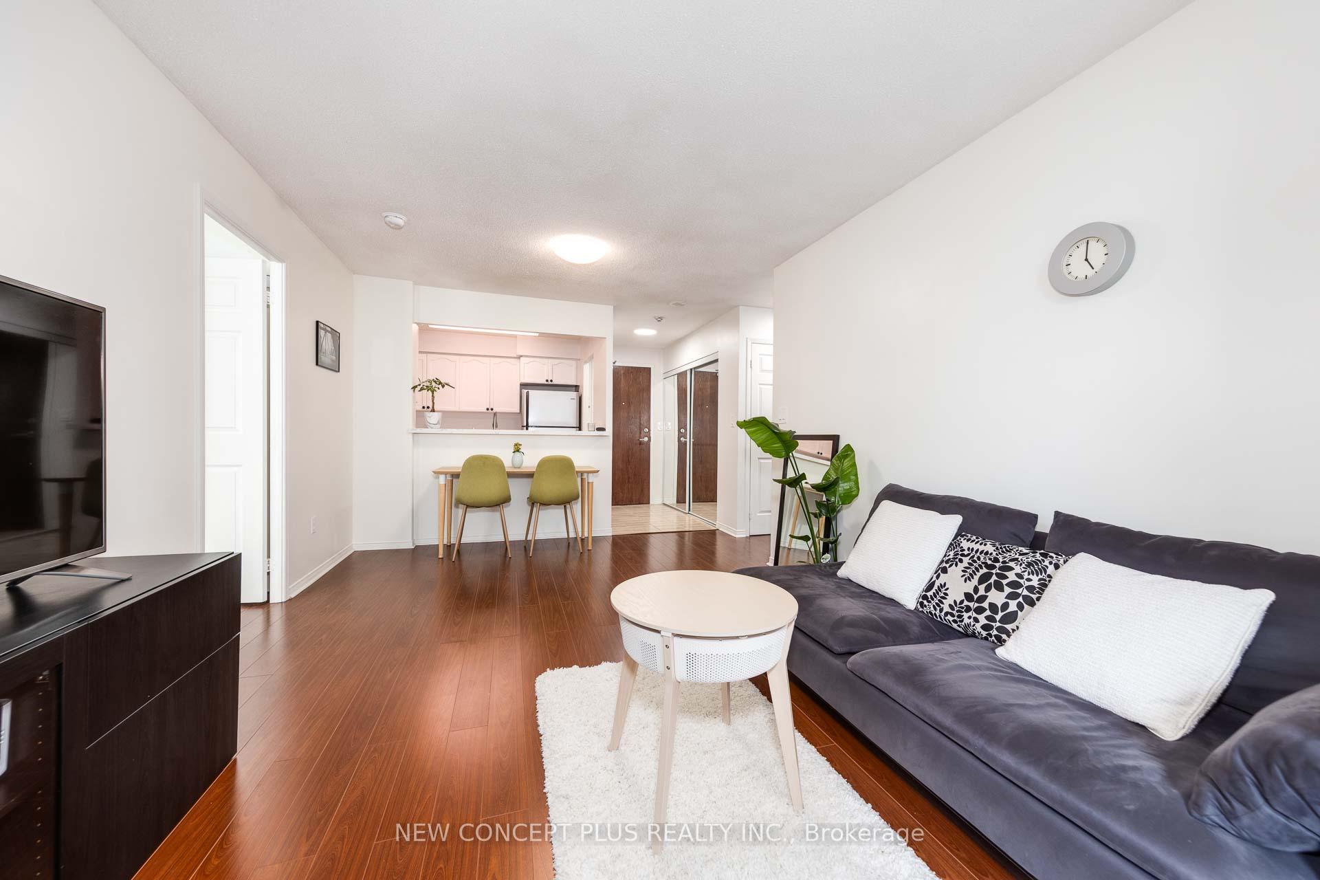 2 Bedrooms Condo at 39 Pemberton, Toronto For sale