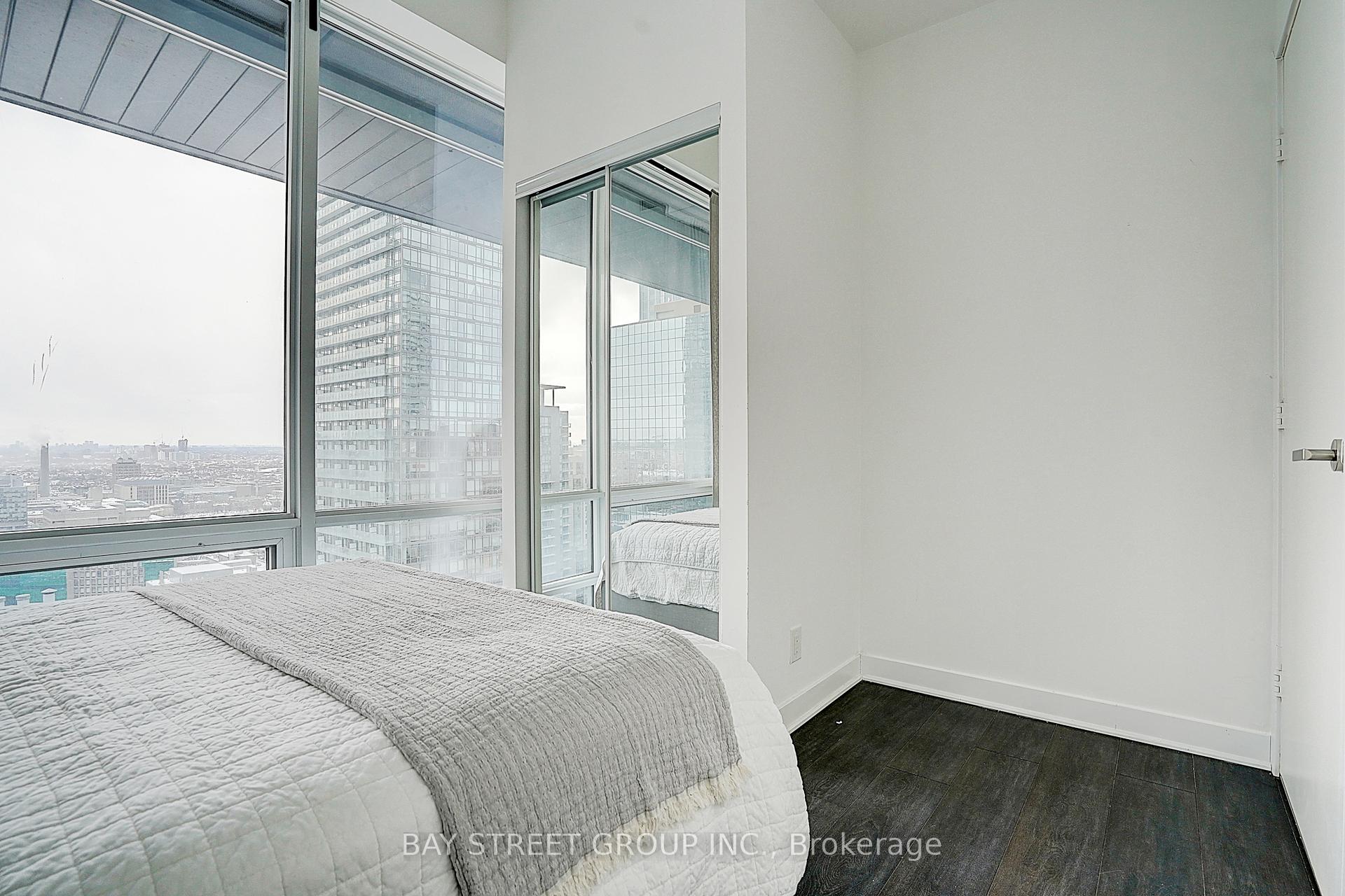 1 Bedroom Condo at 15 Grenville, Toronto For sale