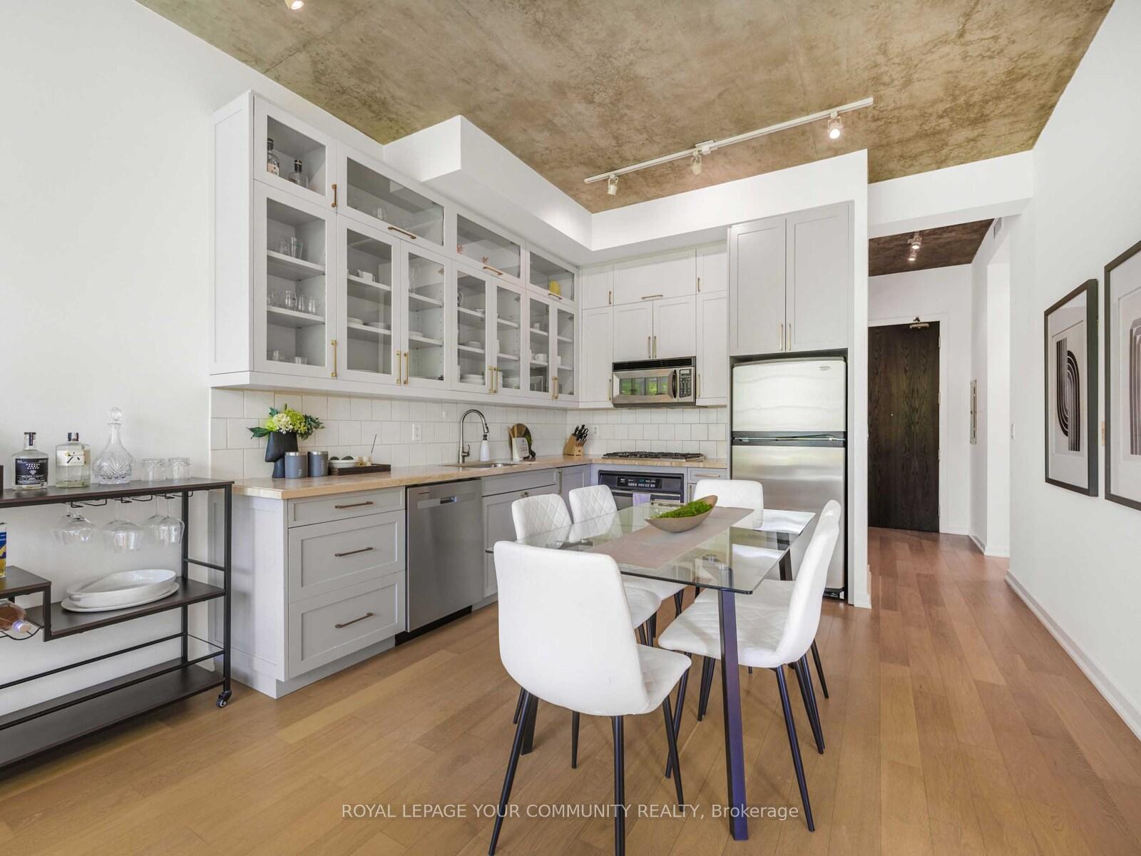 2 Bedrooms Condo at 19 Brant, Toronto For sale