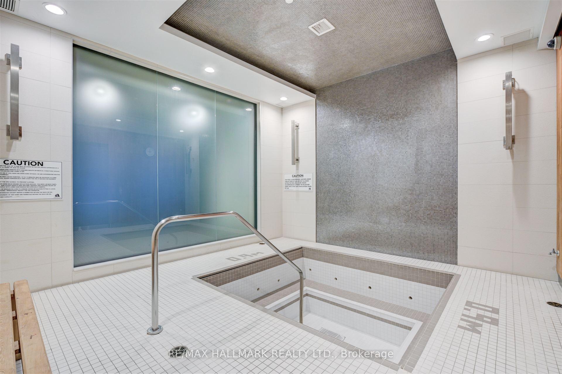 2 Bedrooms Condo at 55 Front, Toronto For sale