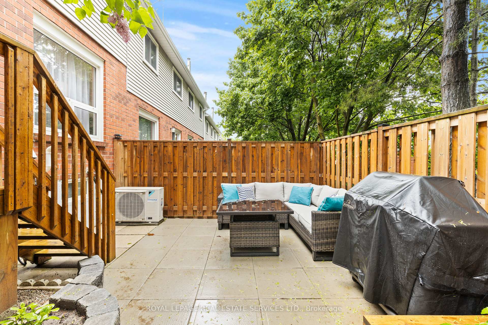 3 Bedrooms Condo at 2065 Amherst Heights, Burlington For sale