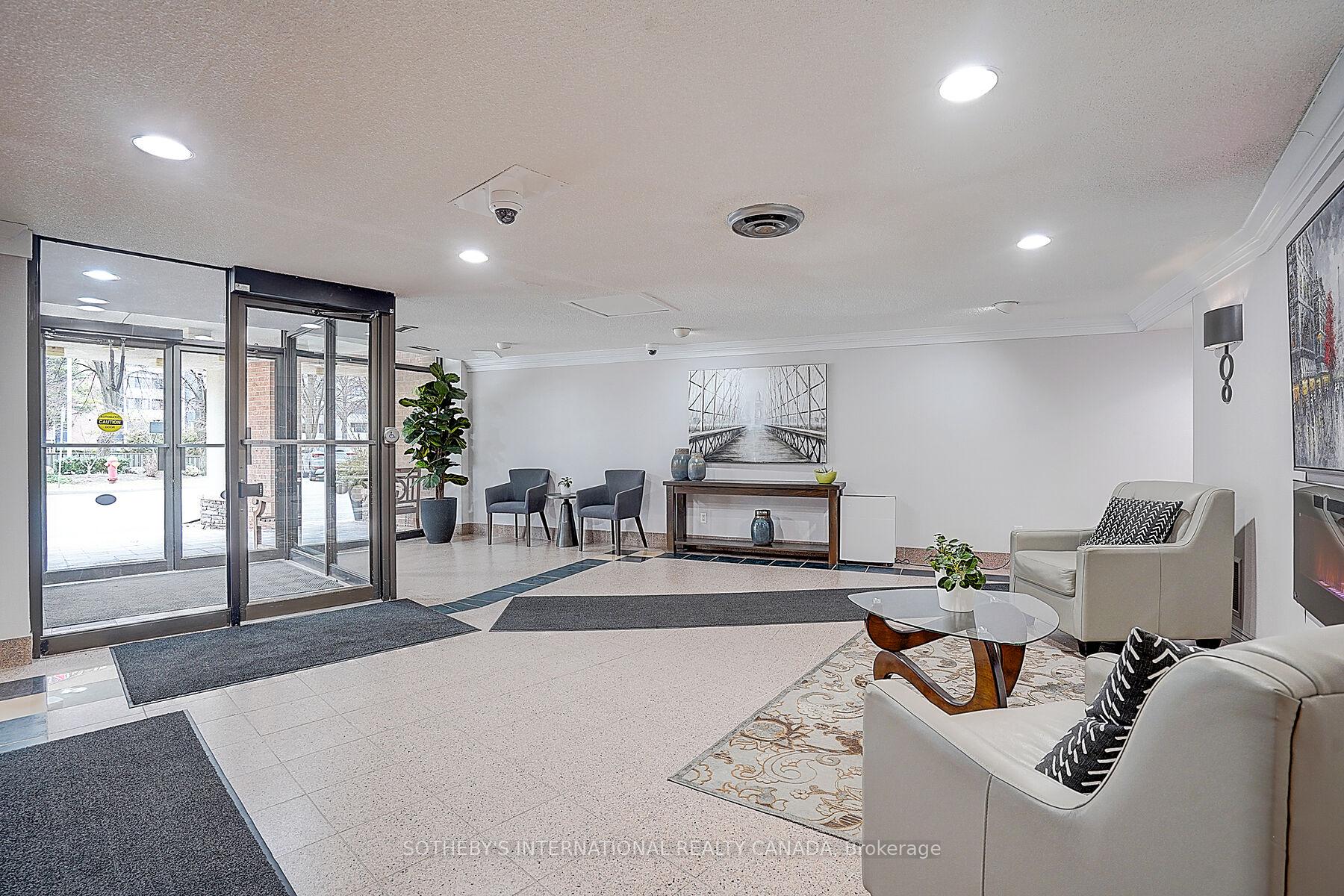 2 Bedrooms Condo at 1240 Marlborough, Oakville For sale