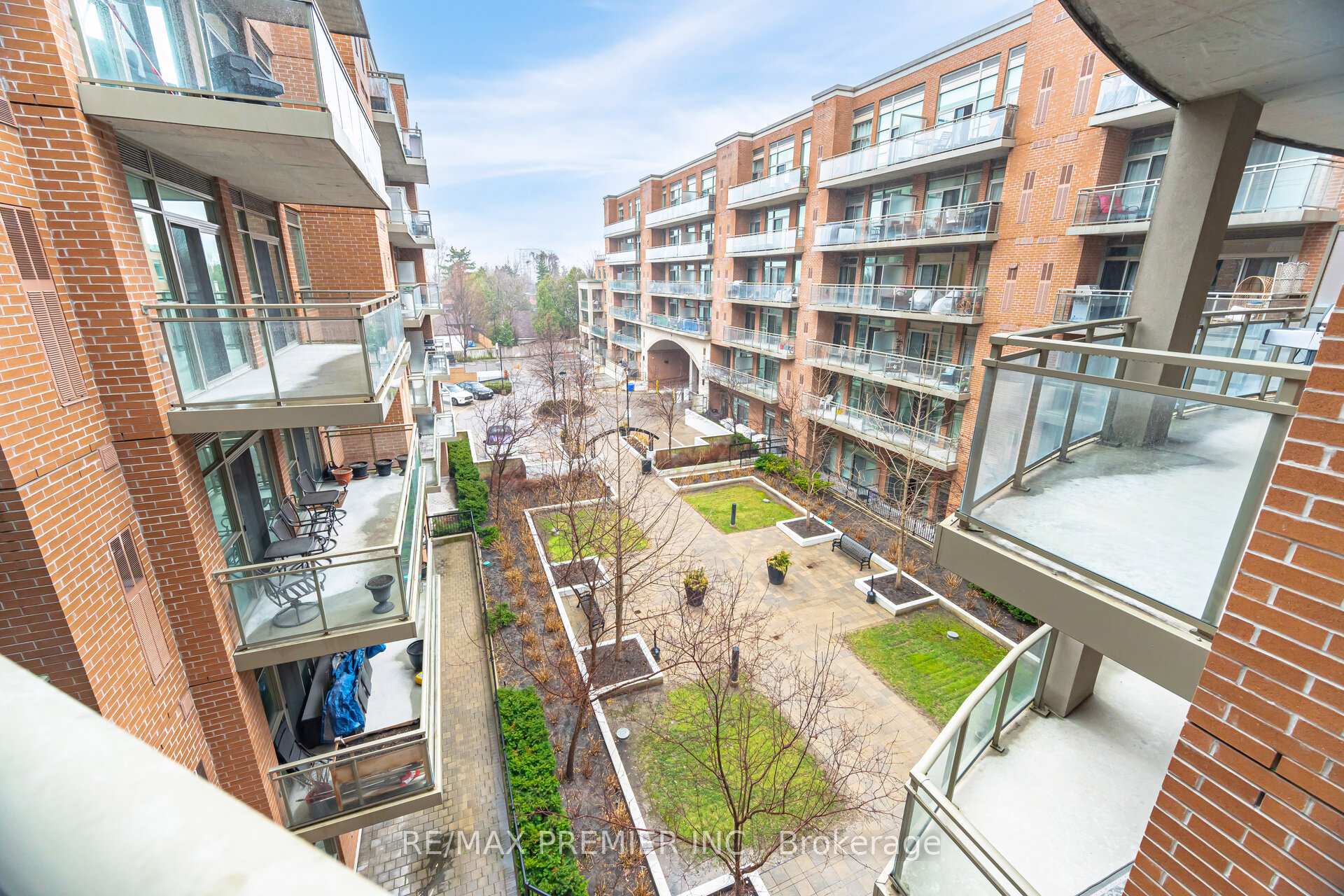 1 Bedroom Condo at 281 Woodbridge,  Vaughan For sale