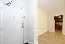 2 Bedrooms Condo at 19 Four Winds, Toronto For sale