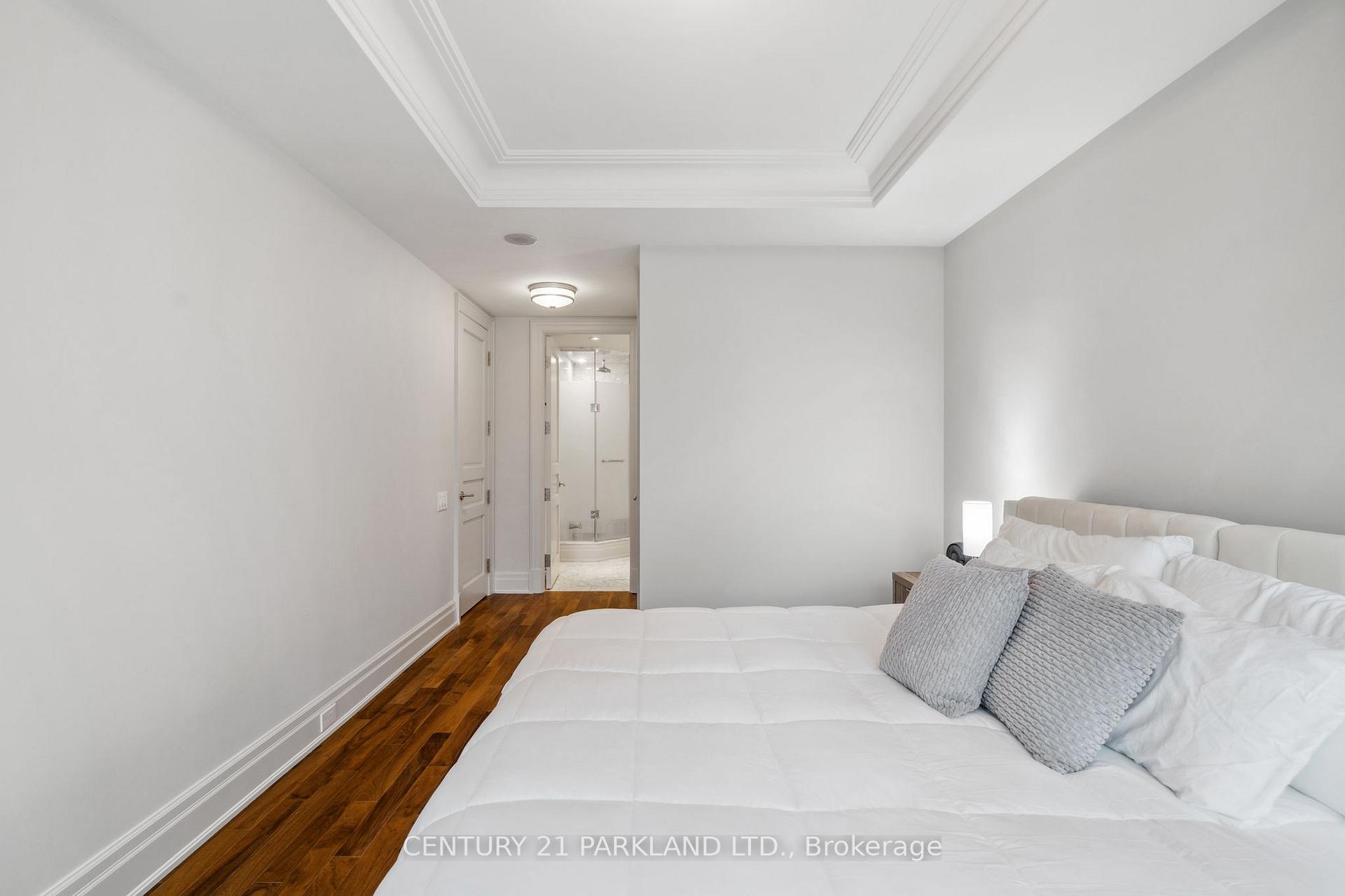 2 Bedrooms Condo at 155 St Clair, Toronto For sale