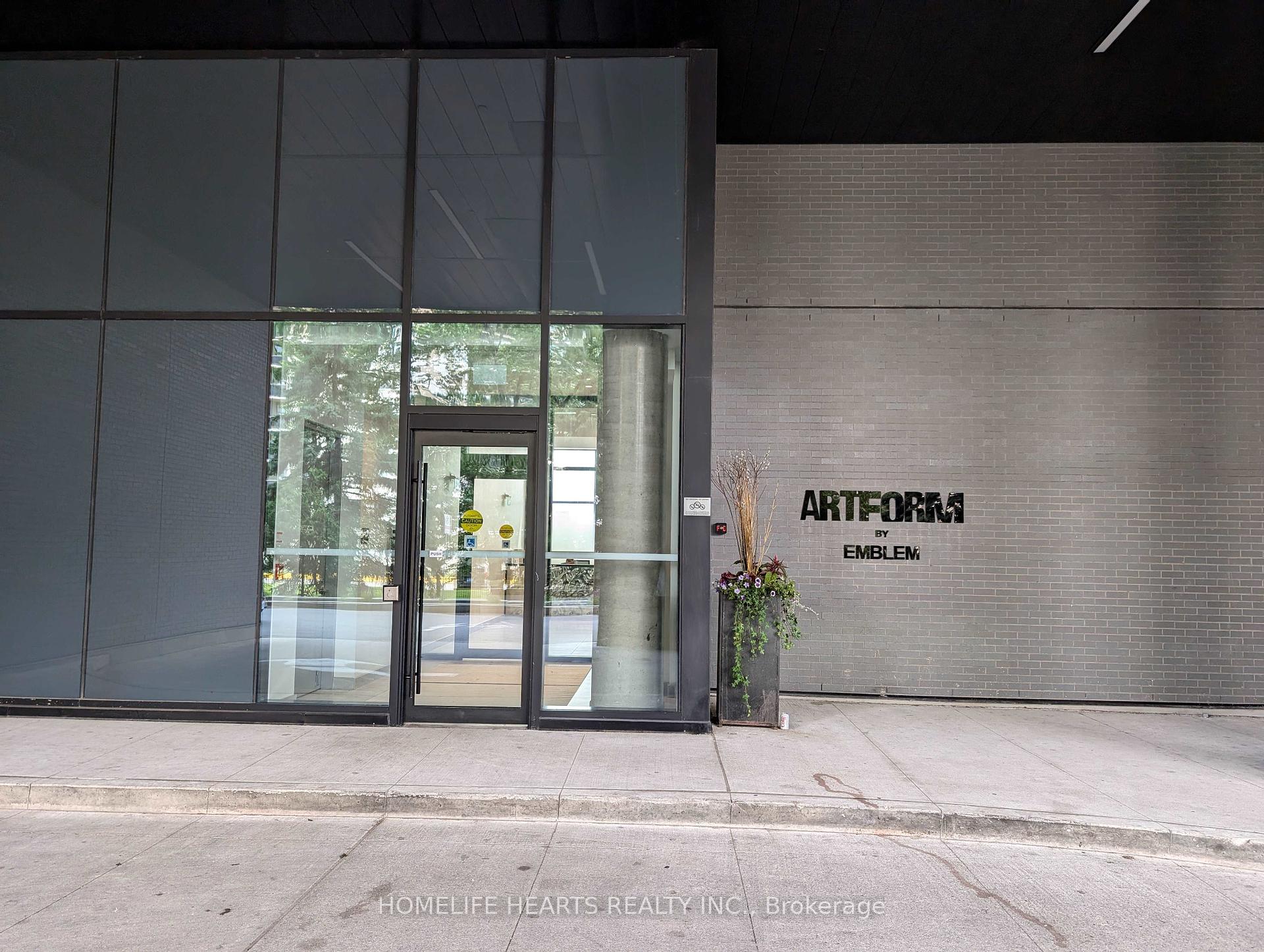 3 Bedrooms Condo at 86 Dundas, Mississauga For sale