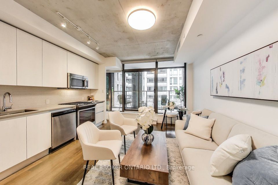 111 Bathurst