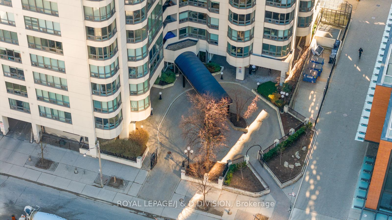 2 Bedrooms Condo at 25 Maitland,  Toronto For sale