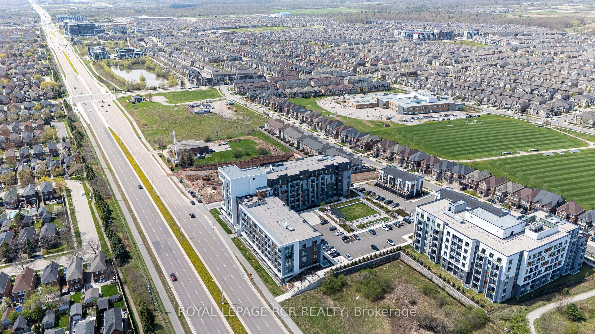 1 Bedroom Condo at 95 Dundas, Oakville For sale