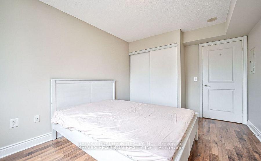 3 Bedrooms Condo at 500 Doris, Toronto For sale