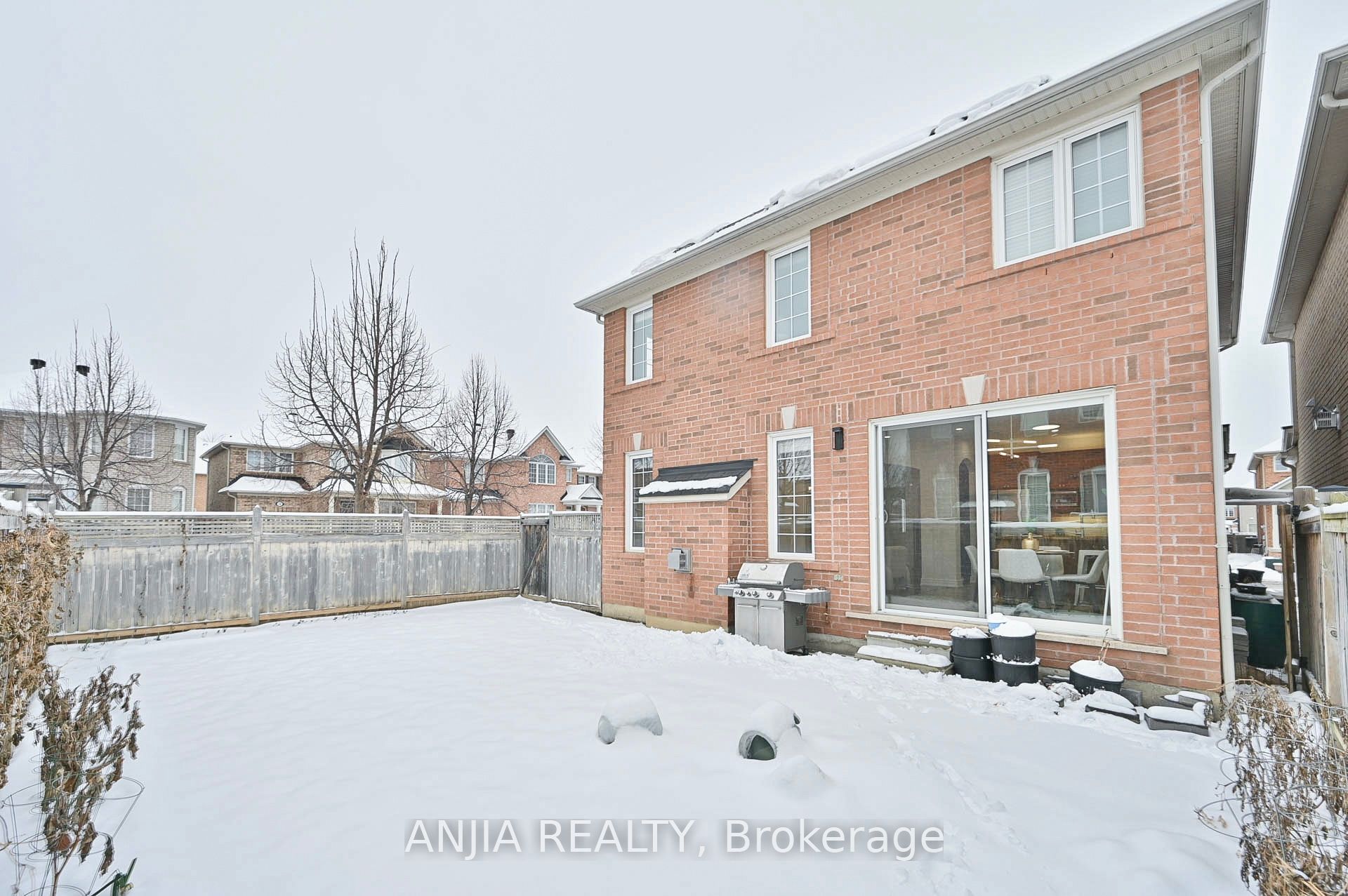 68 Kelly Crescent