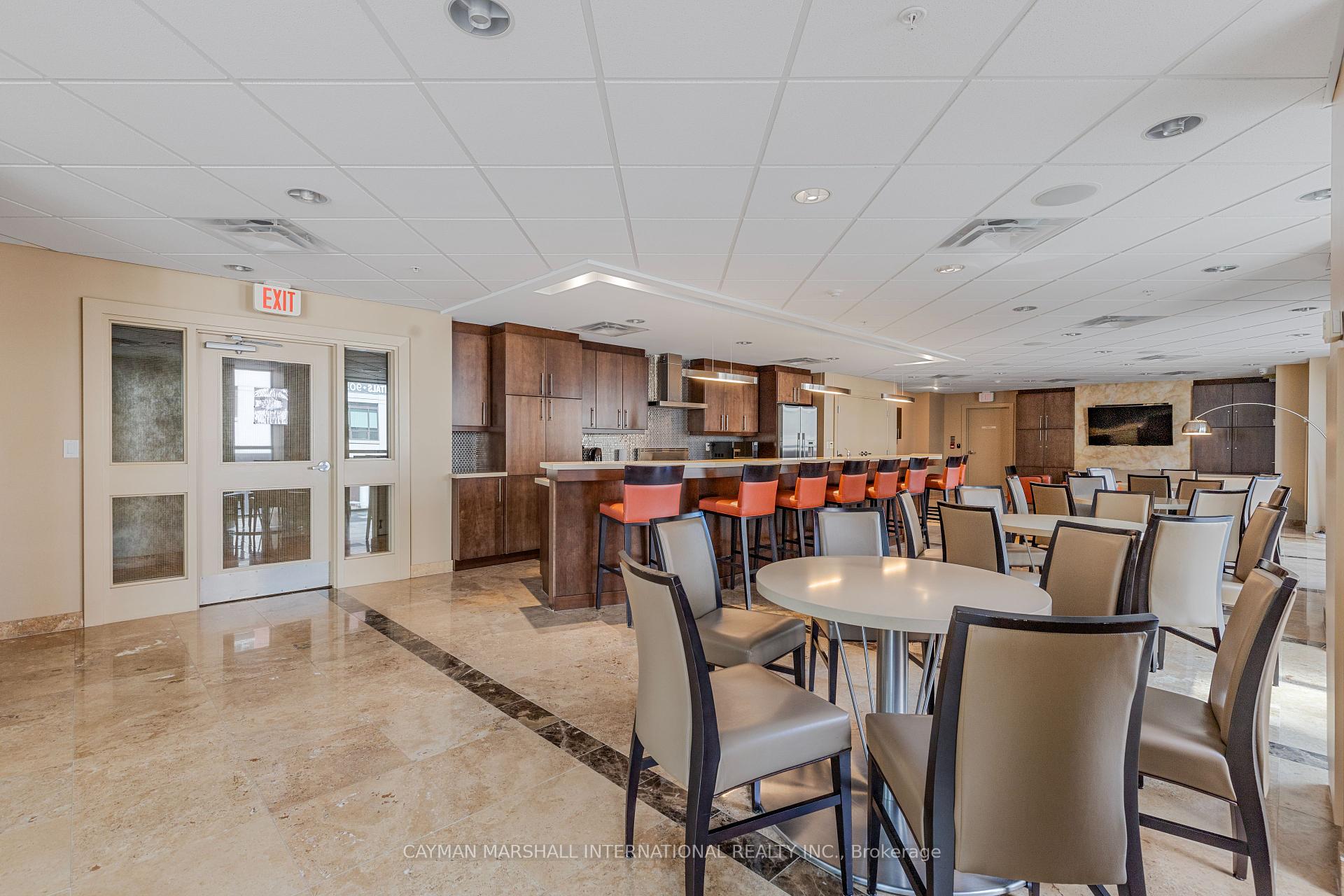 2 Bedrooms Condo at 360 Pearl, Burlington For sale