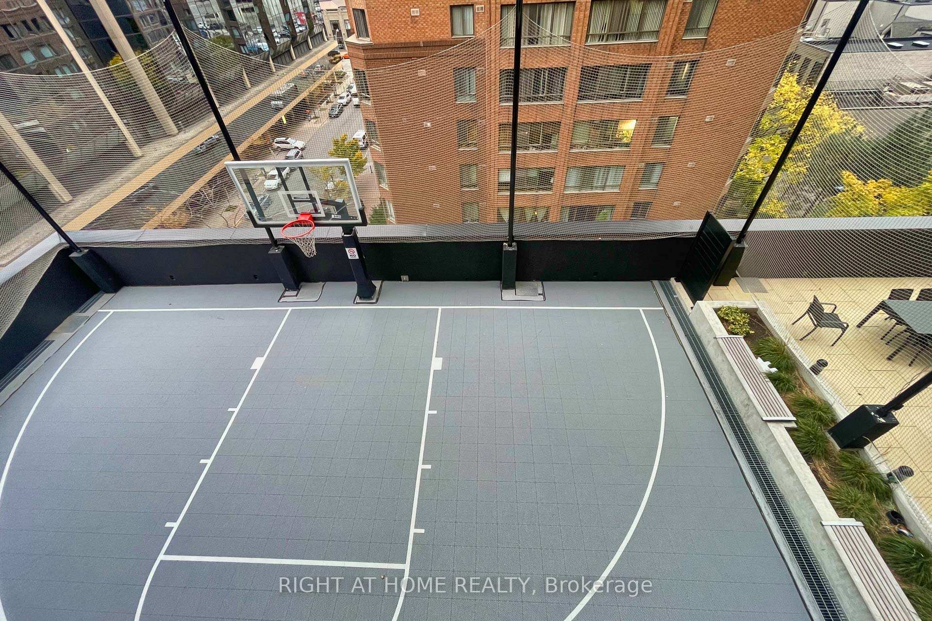 3 Bedrooms Condo at 20 Edward, Toronto For sale
