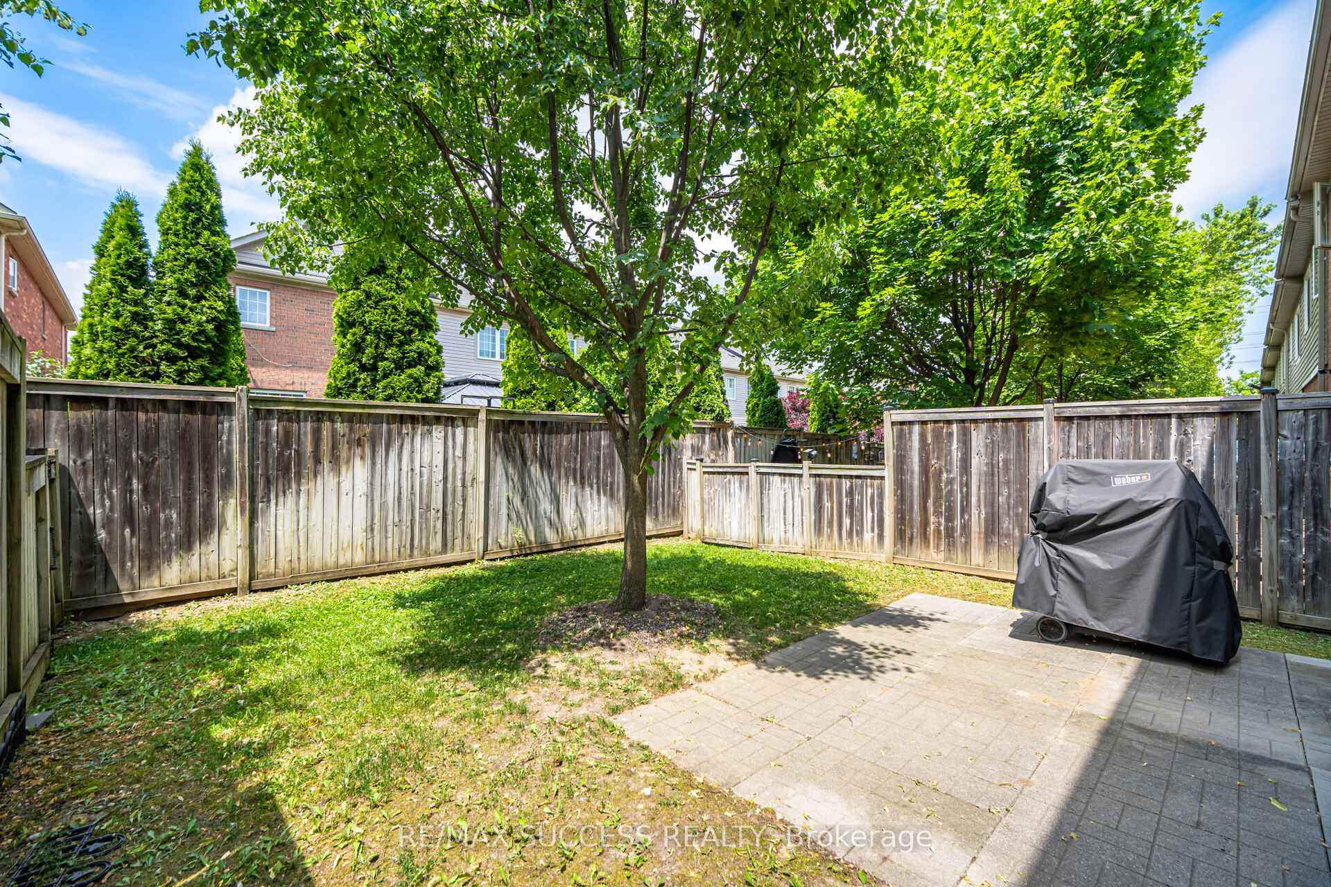 3 Bedrooms Condo at 5255 Palmetto, Mississauga For sale