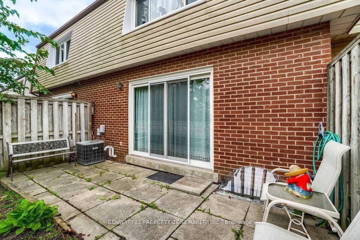 4 Bedrooms Condo at 3175 Kirwin, Mississauga For sale