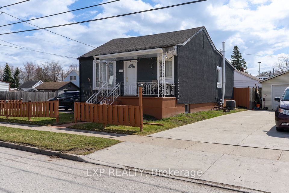 4 Homewood Avenue, St. Catharines, ON L2M 5L3