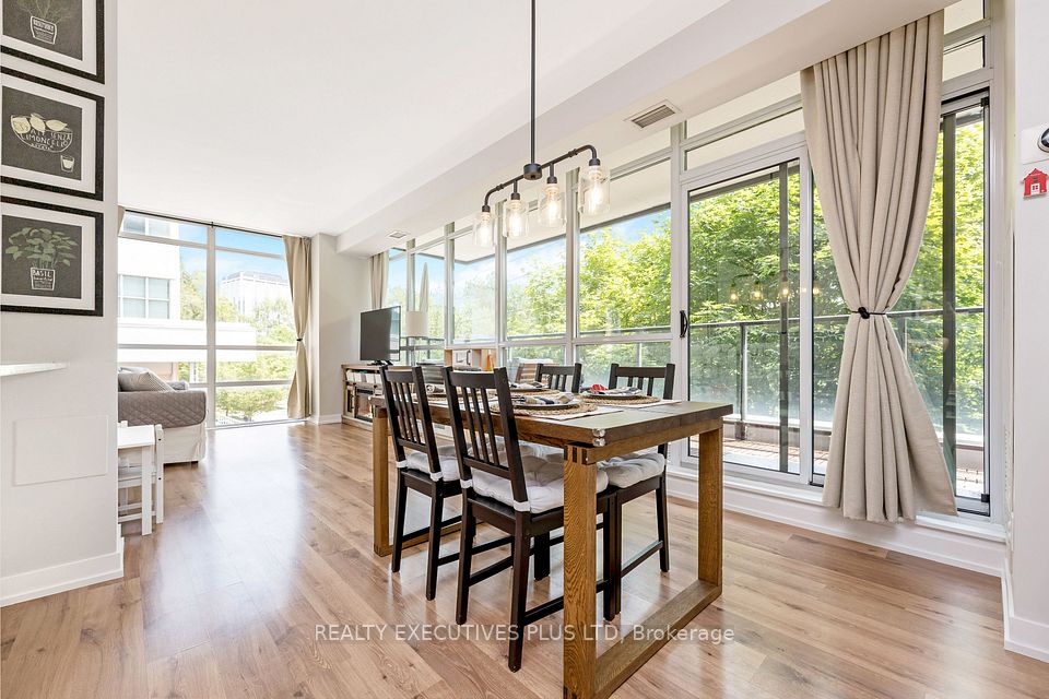 8 Fieldway