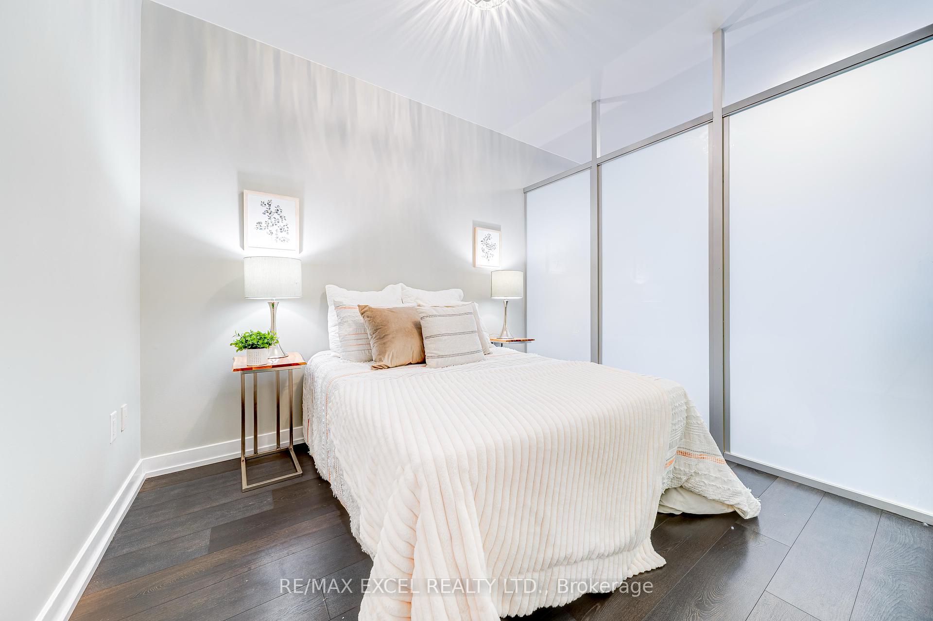 1 Bedroom Condo at 426 University,  Toronto For sale