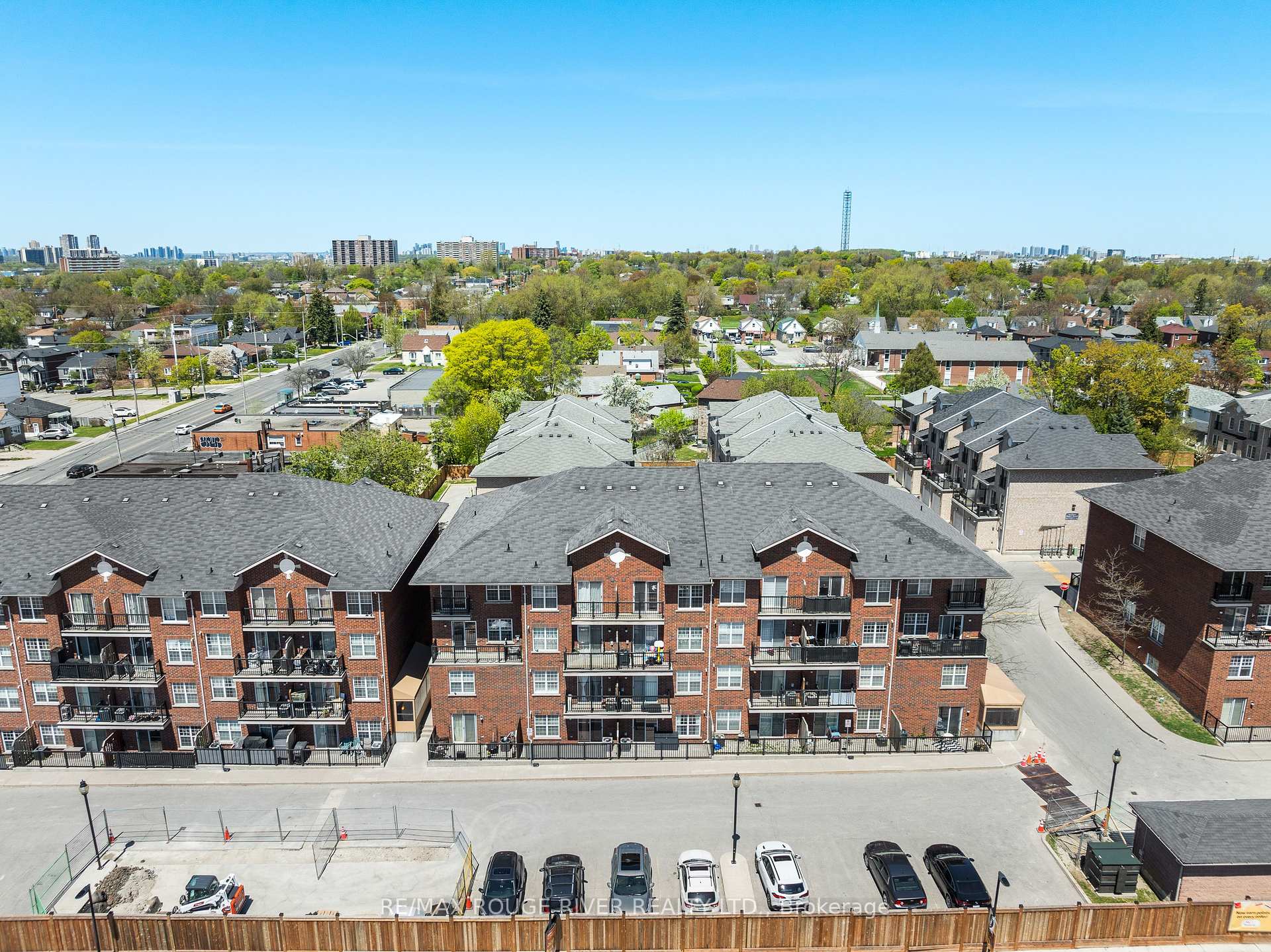 3 Bedrooms Condo at 25 Strangford, Toronto For sale