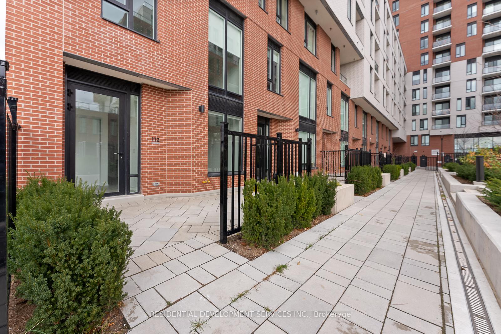 4 Bedrooms Condo at 15 Maryport,  Toronto For sale