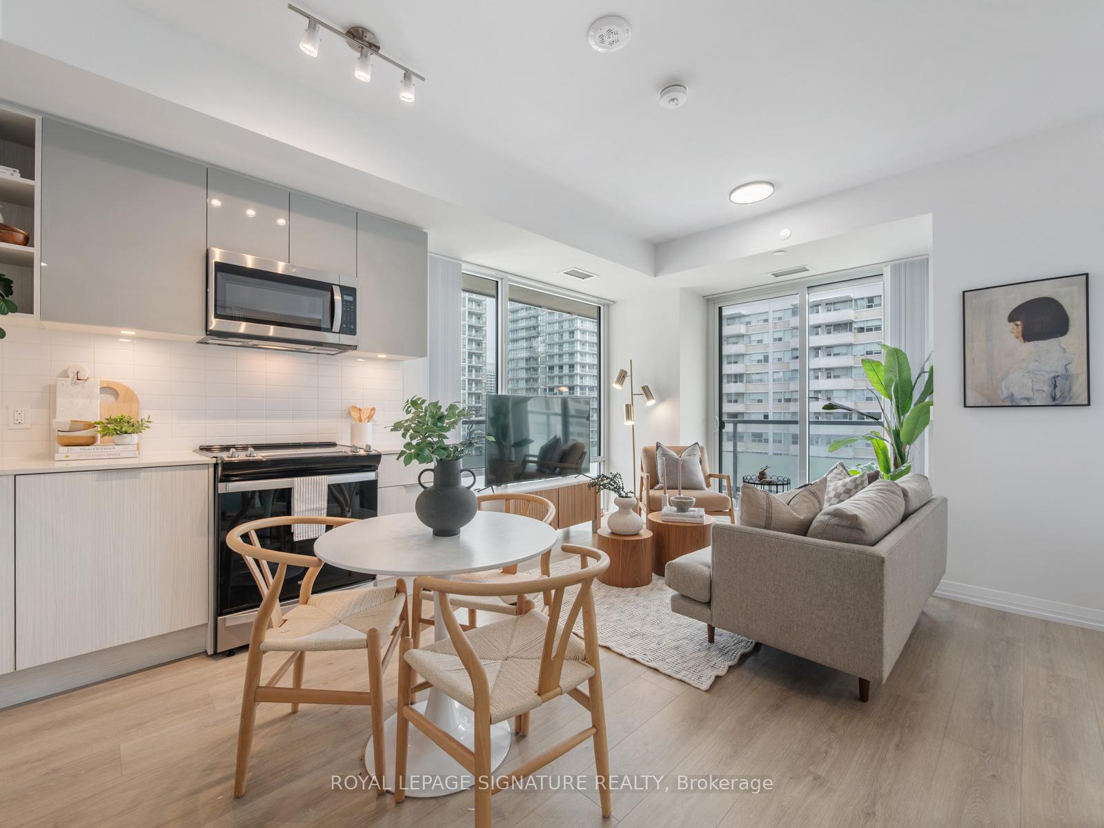 3 Bedrooms Condo at 50 Dunfield, Toronto For sale