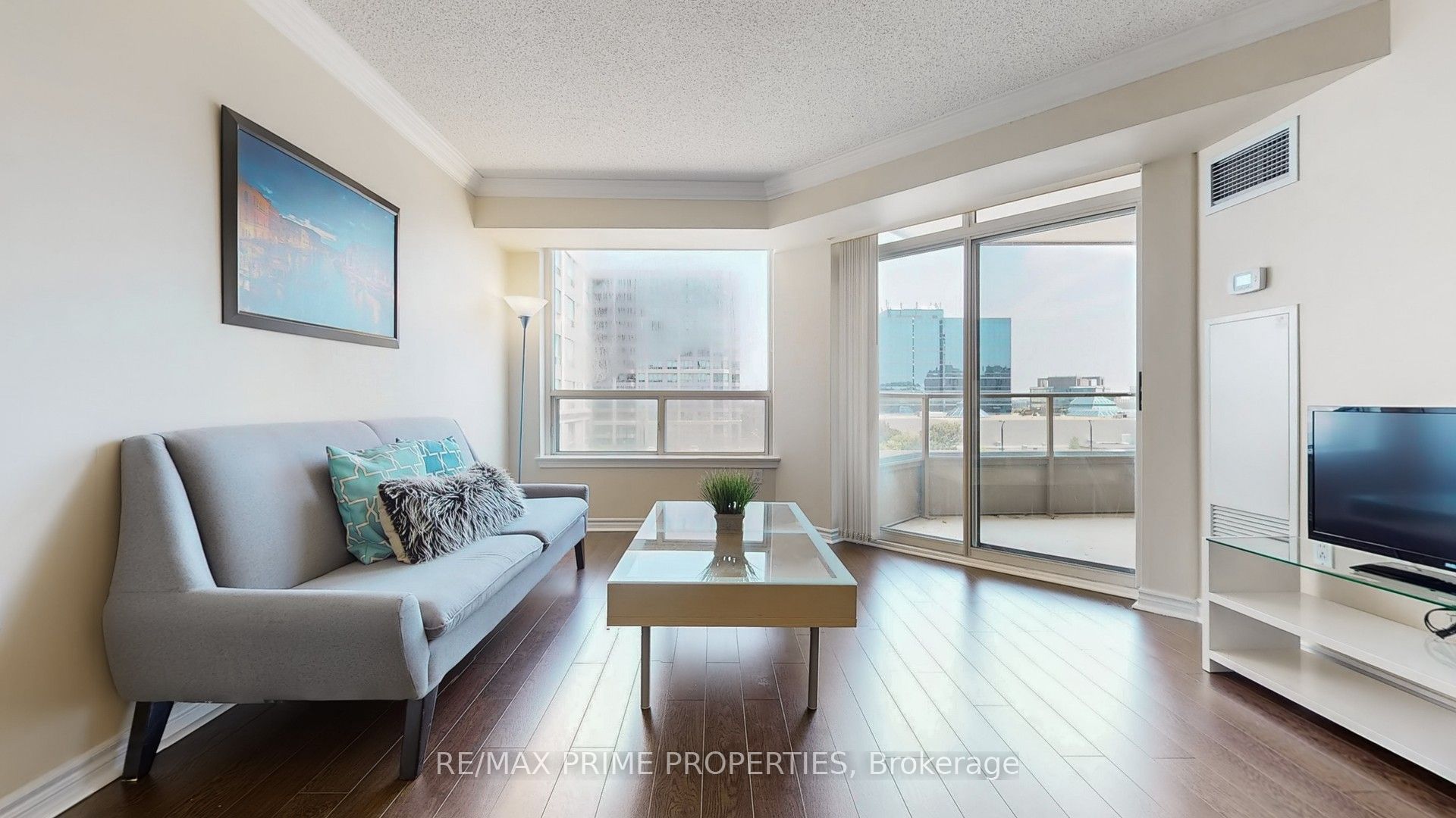 9015 Leslie Street, #301