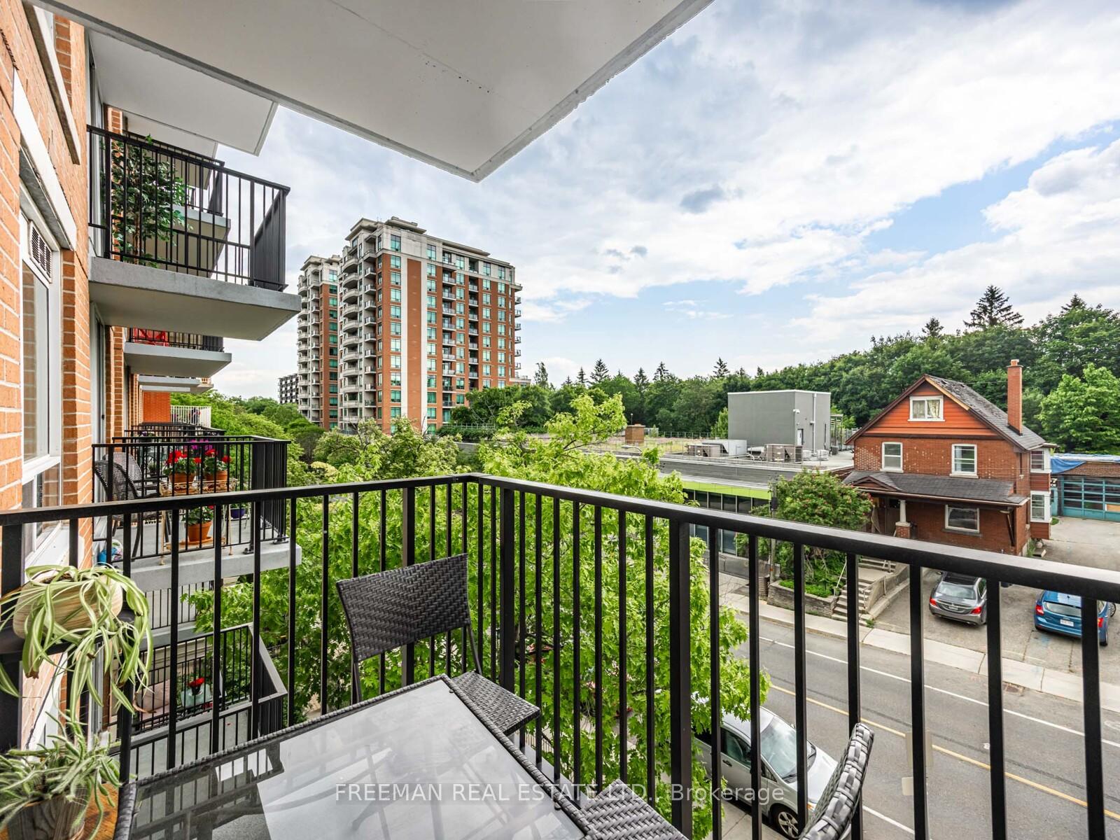 2 Bedrooms Condo at 260 Merton, Toronto For sale