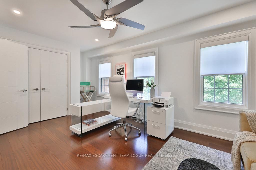 4 Bedrooms Condo at 4211 Millcroft Park, Burlington For sale