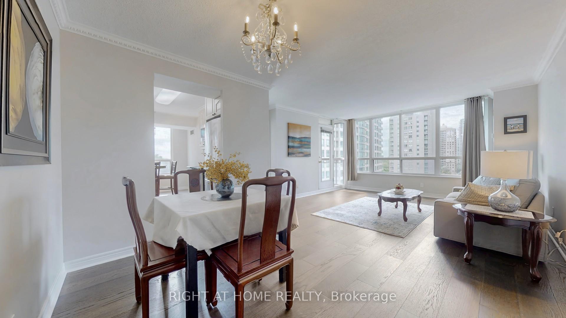 3 Bedrooms Condo at 18 Parkview, Toronto For sale