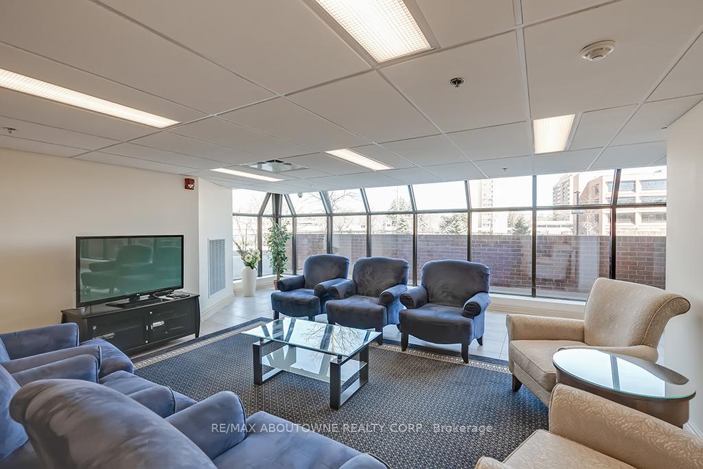 2 Bedrooms Condo at 1230 Marlborough,  Oakville For sale