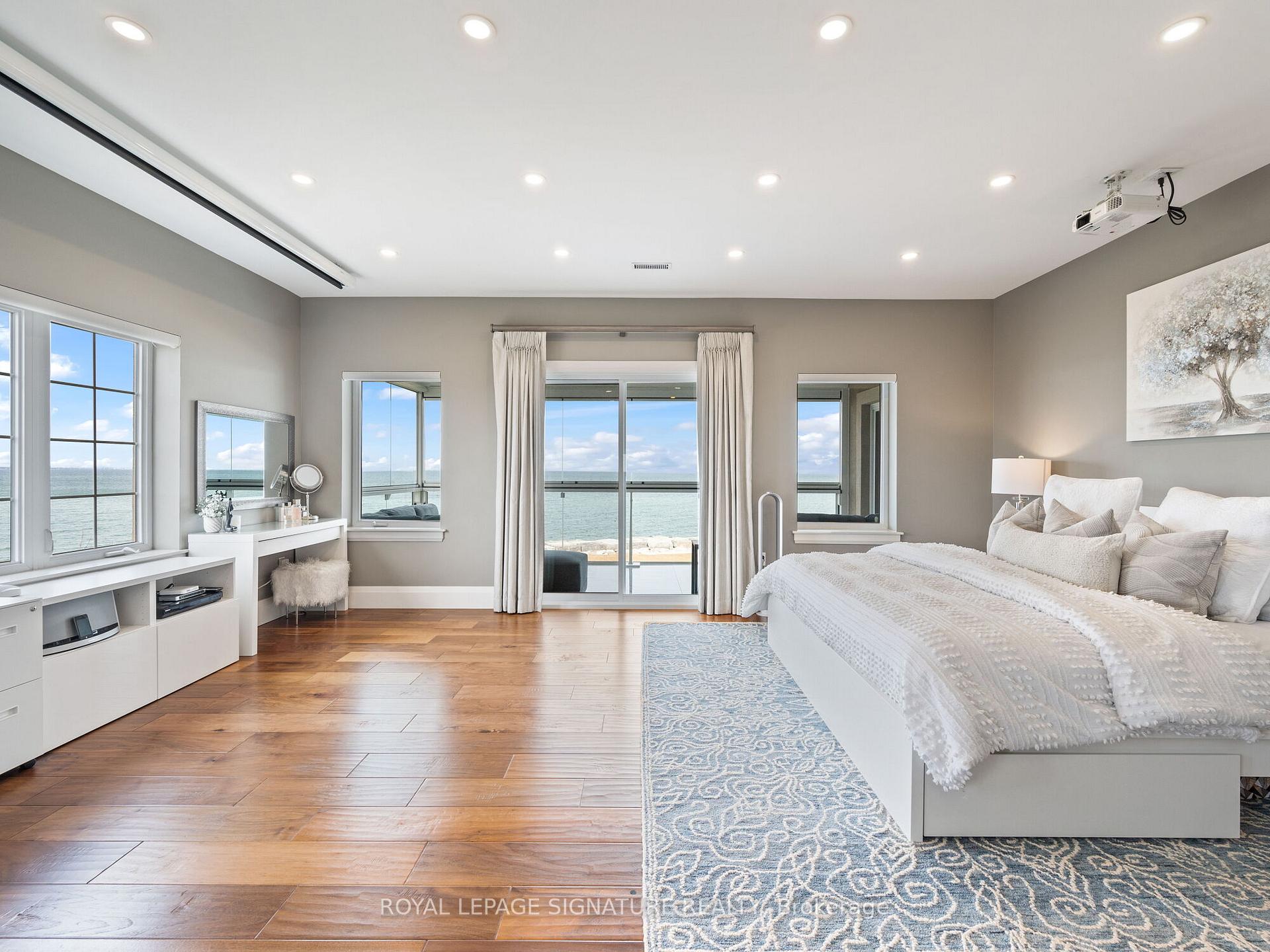 3 Bedrooms Condo at 484 Millen,  Hamilton For sale