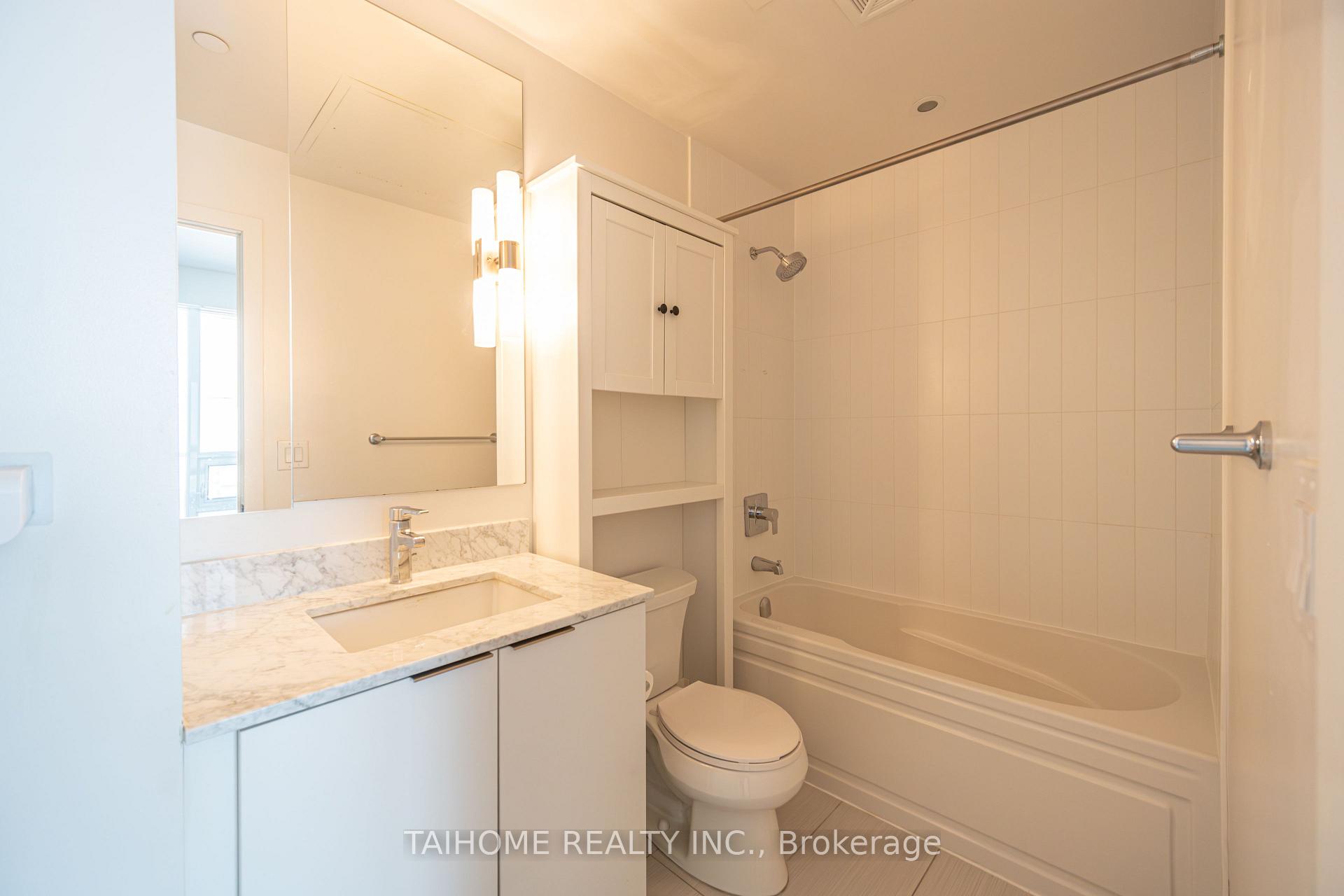 2 Bedrooms Condo at 955 Bay, Toronto For sale
