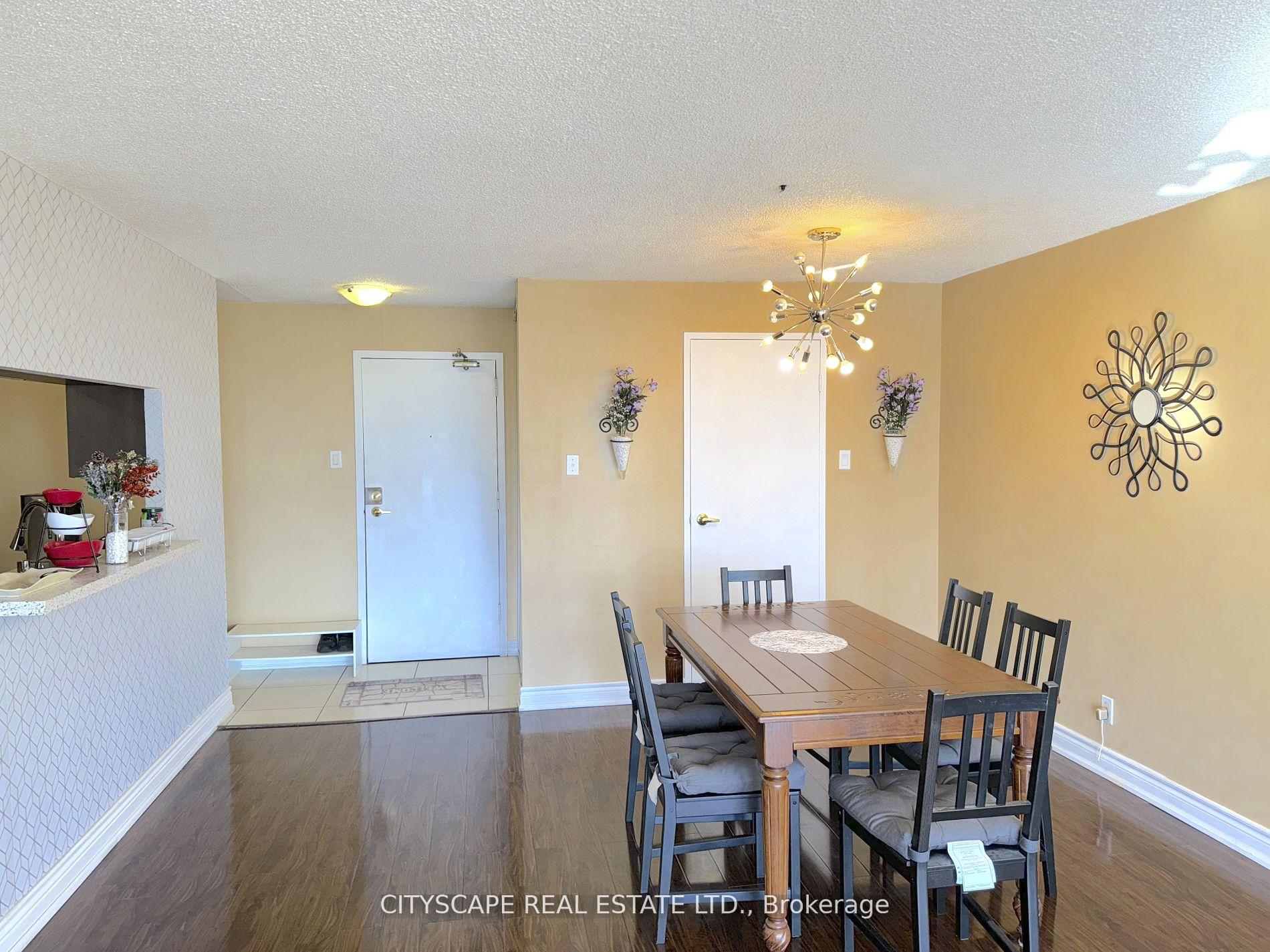 2 Bedrooms Condo at 25 Trailwood, Mississauga For sale