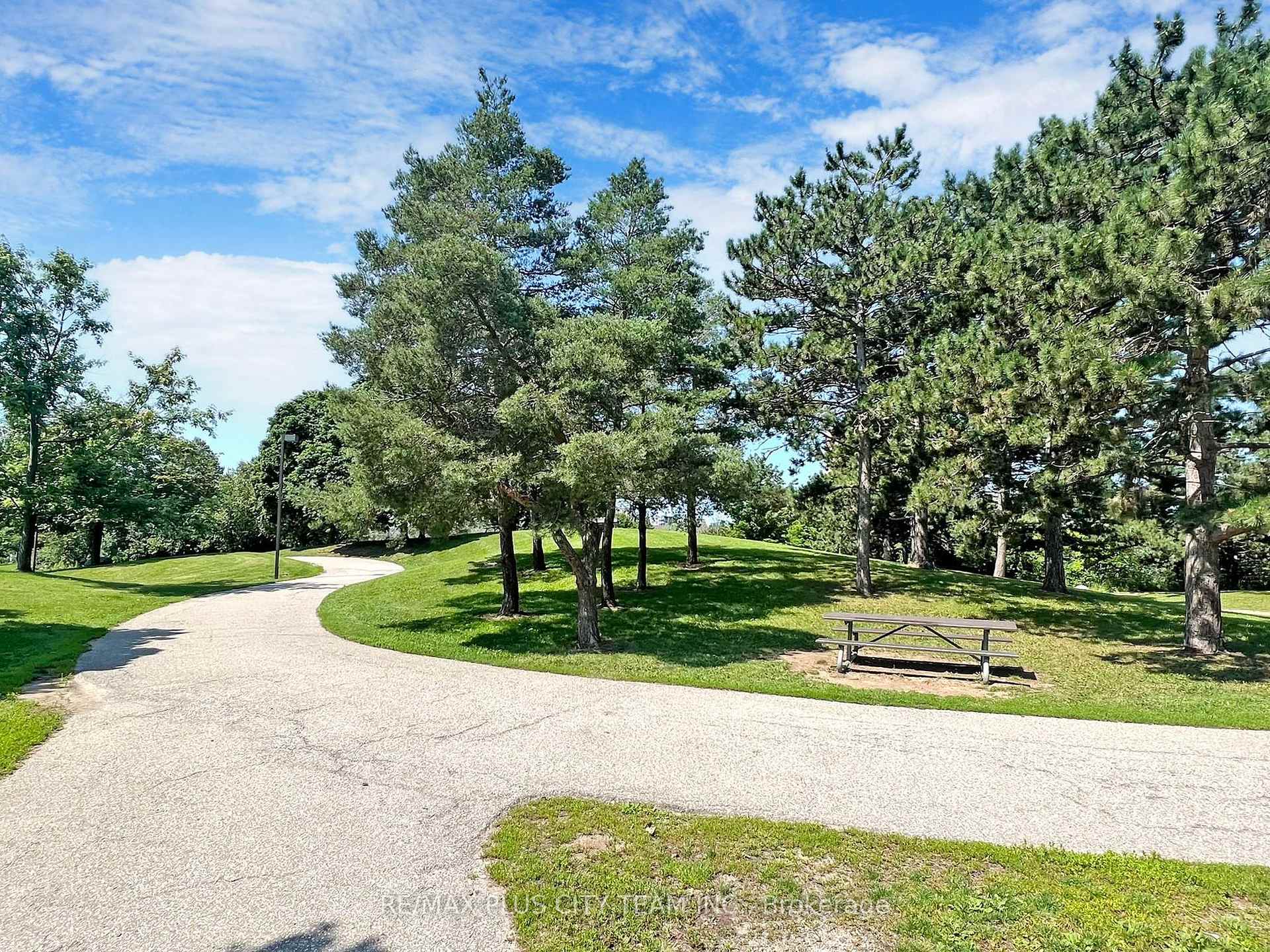 3 Bedrooms Condo at 6500 Montevideo,  Mississauga For sale