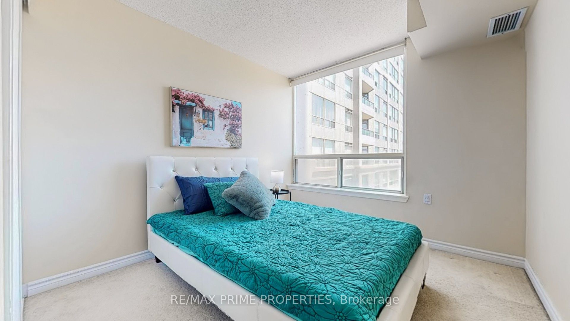 9015 Leslie Street, #301