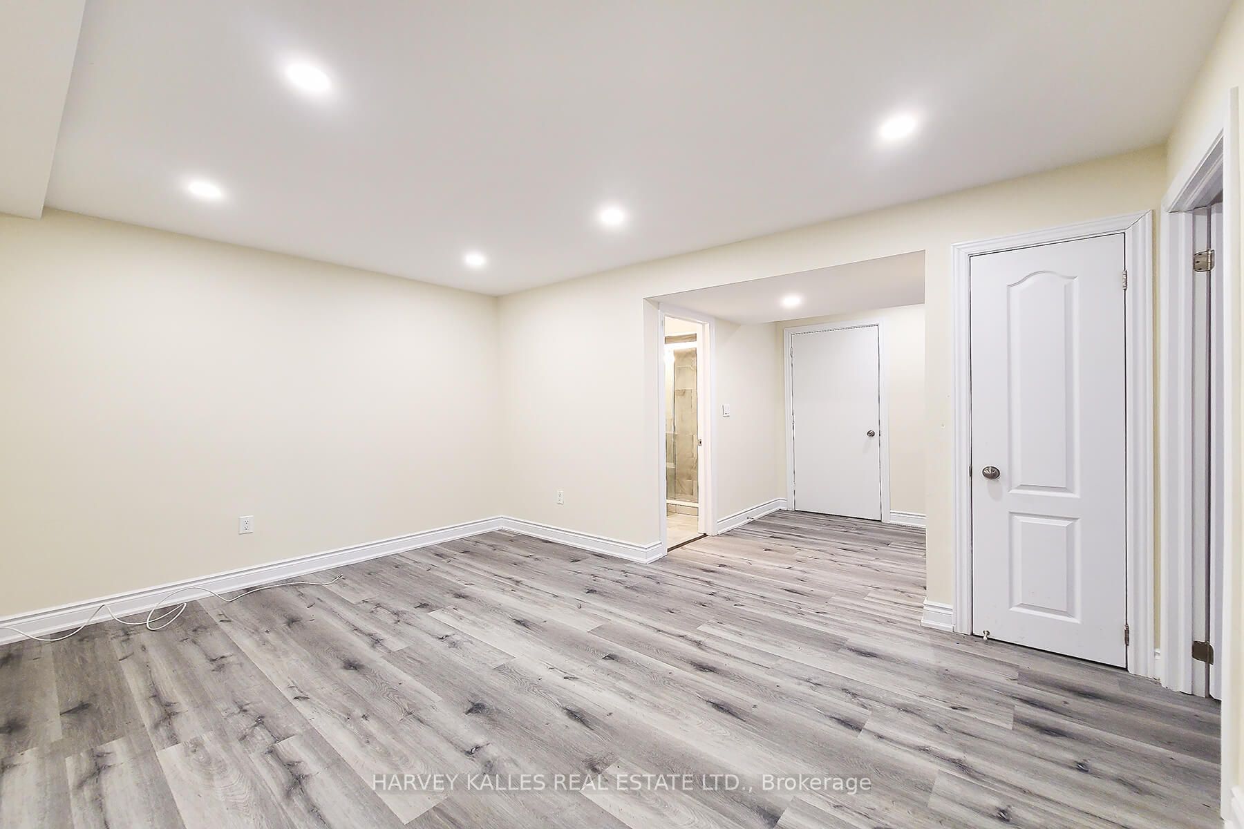 99 Stilecroft Drive Lower
