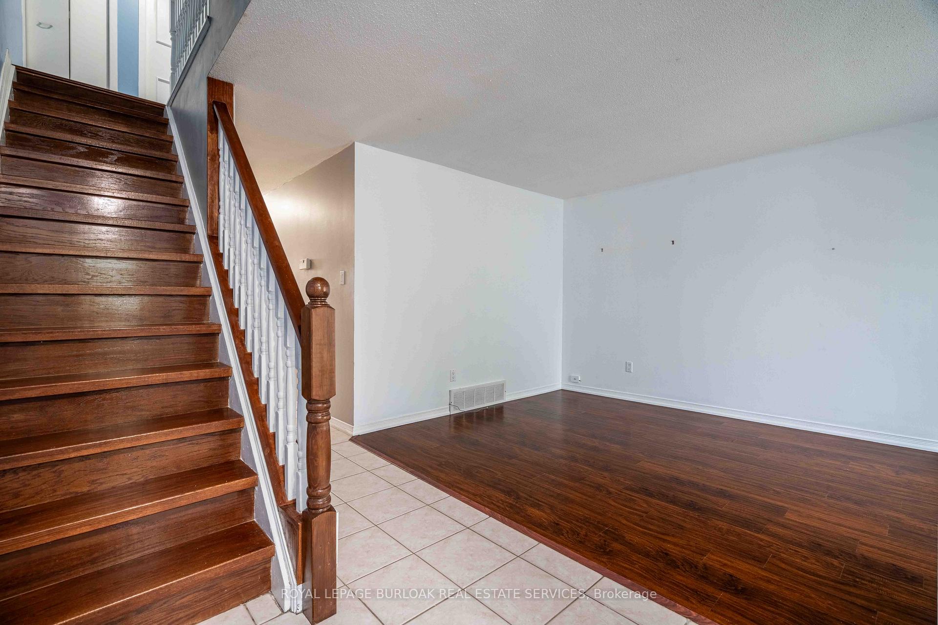 4 Bedrooms Condo at 117 Bonaventure, Hamilton For sale