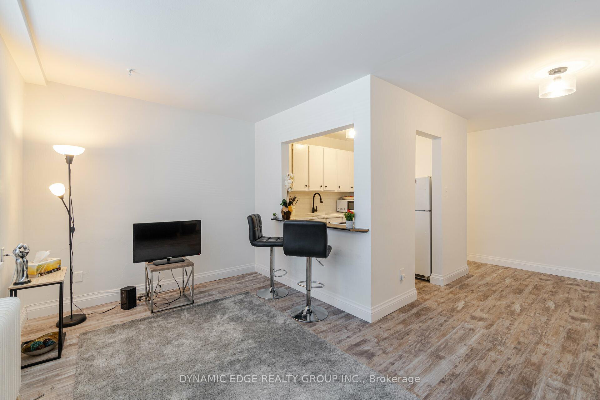 2 Bedrooms Condo at 57 Mericourt,  Hamilton For sale