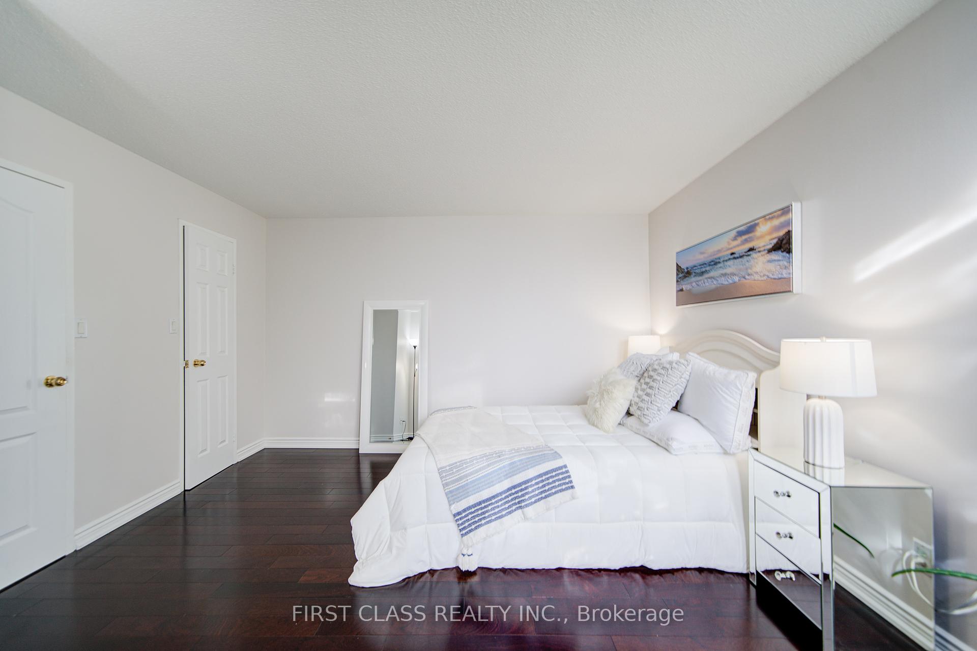 3 Bedrooms Condo at 25 Bamburgh, Toronto For sale