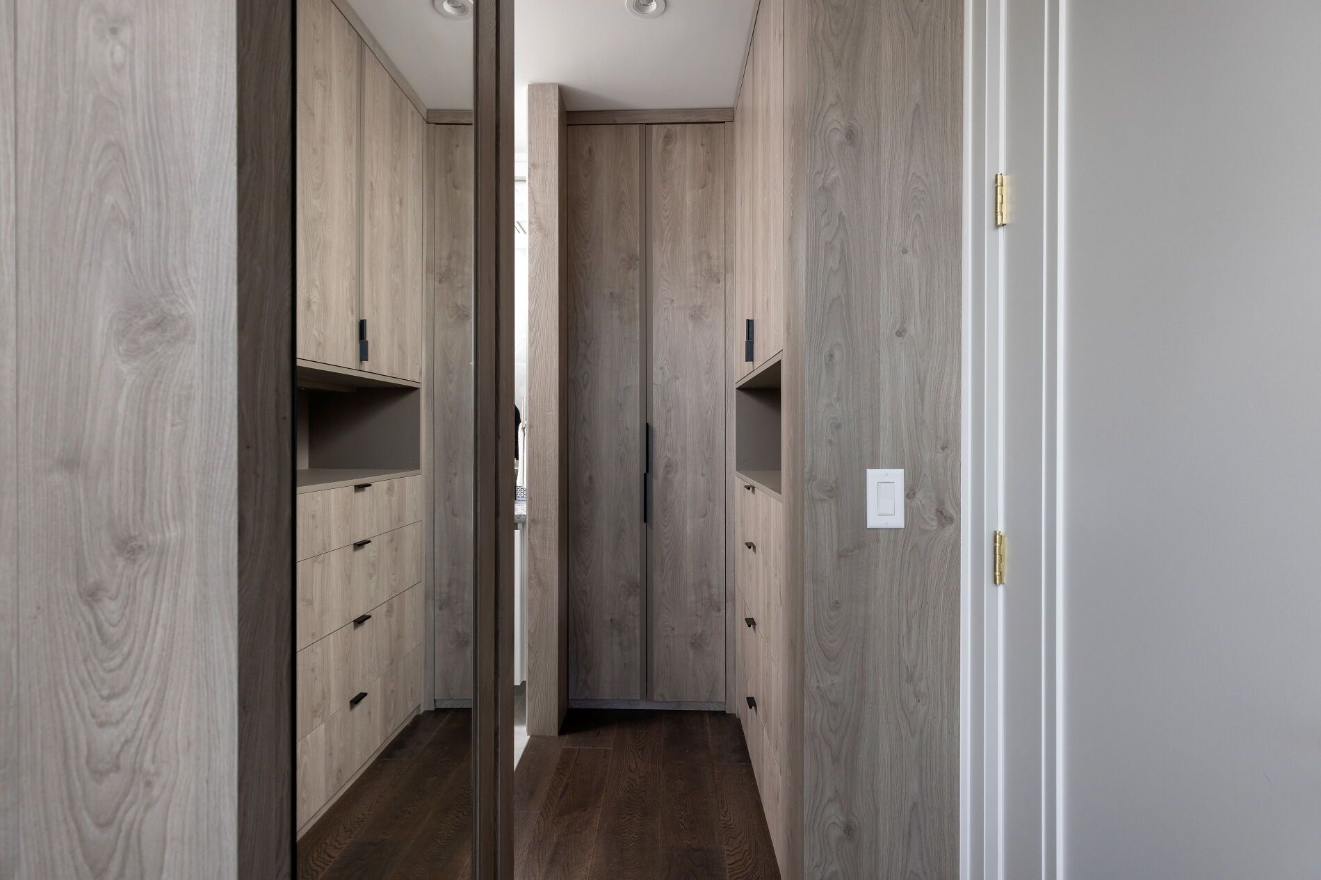151 Avenue Road 805