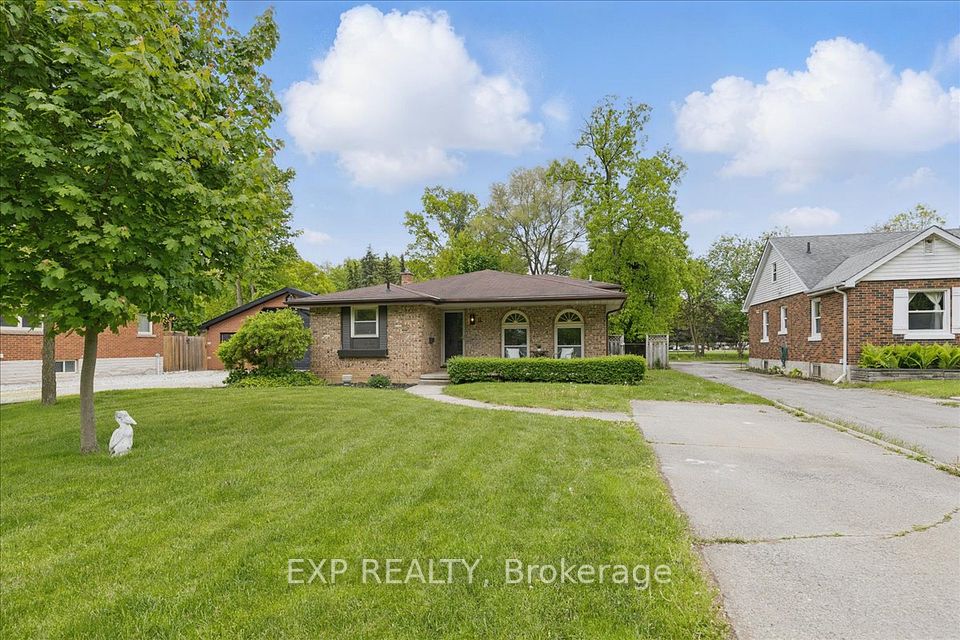 11 Glenwood Drive, Brantford, ON N3S 3E9