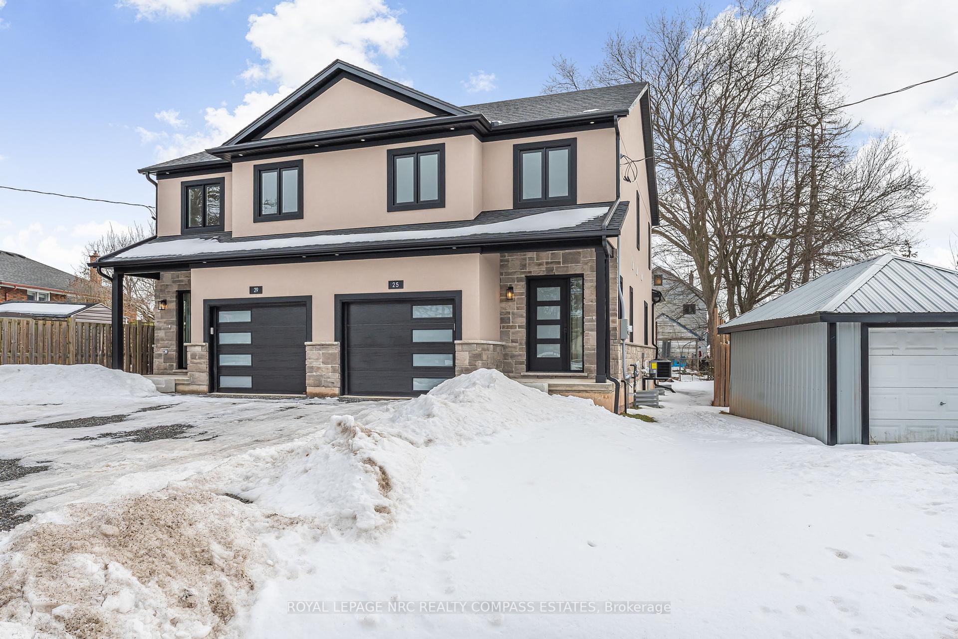 25 Downs Drive, Welland, ON L3B 3P4